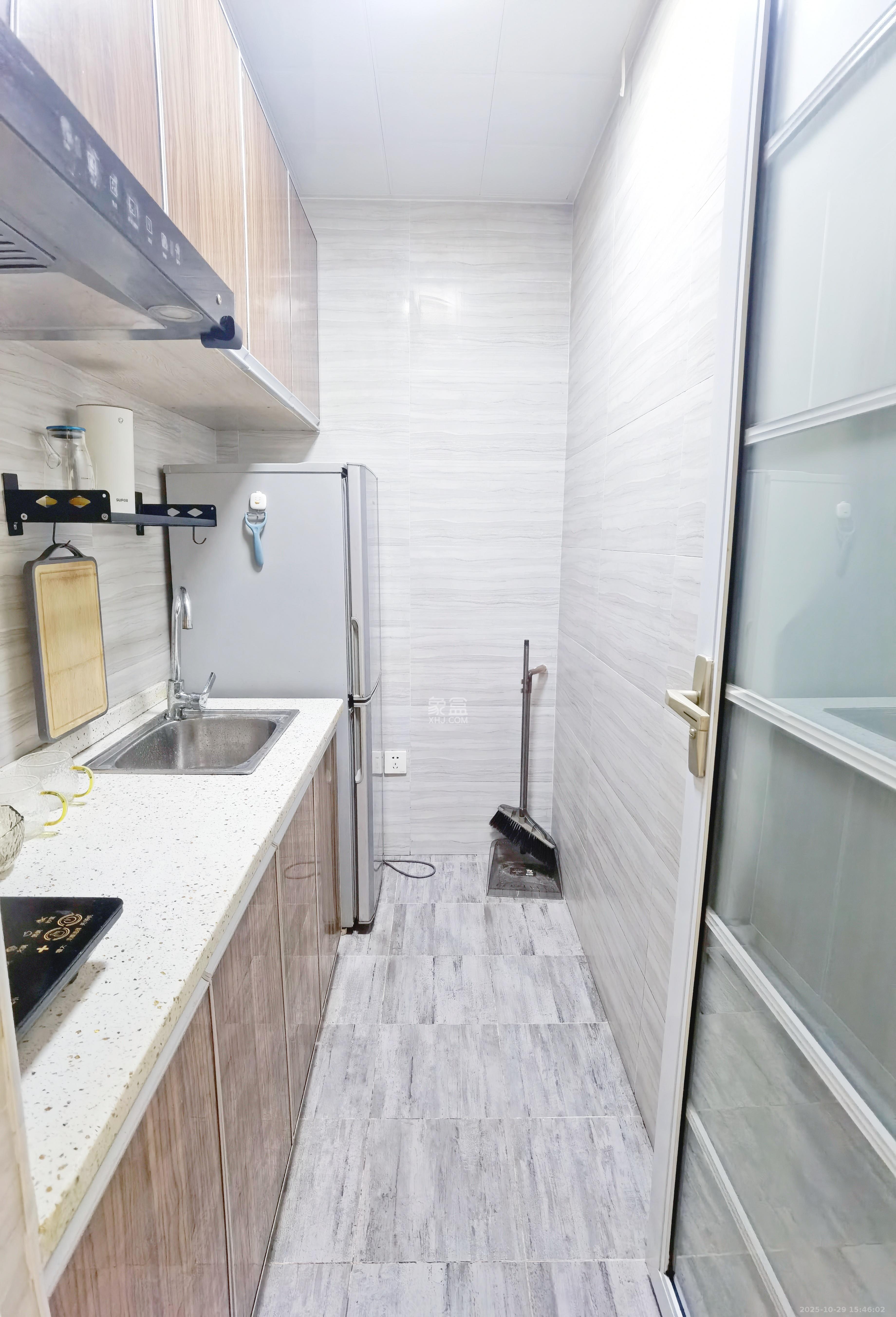 中交里城  1室1厅1卫    1950.0元/月室内图