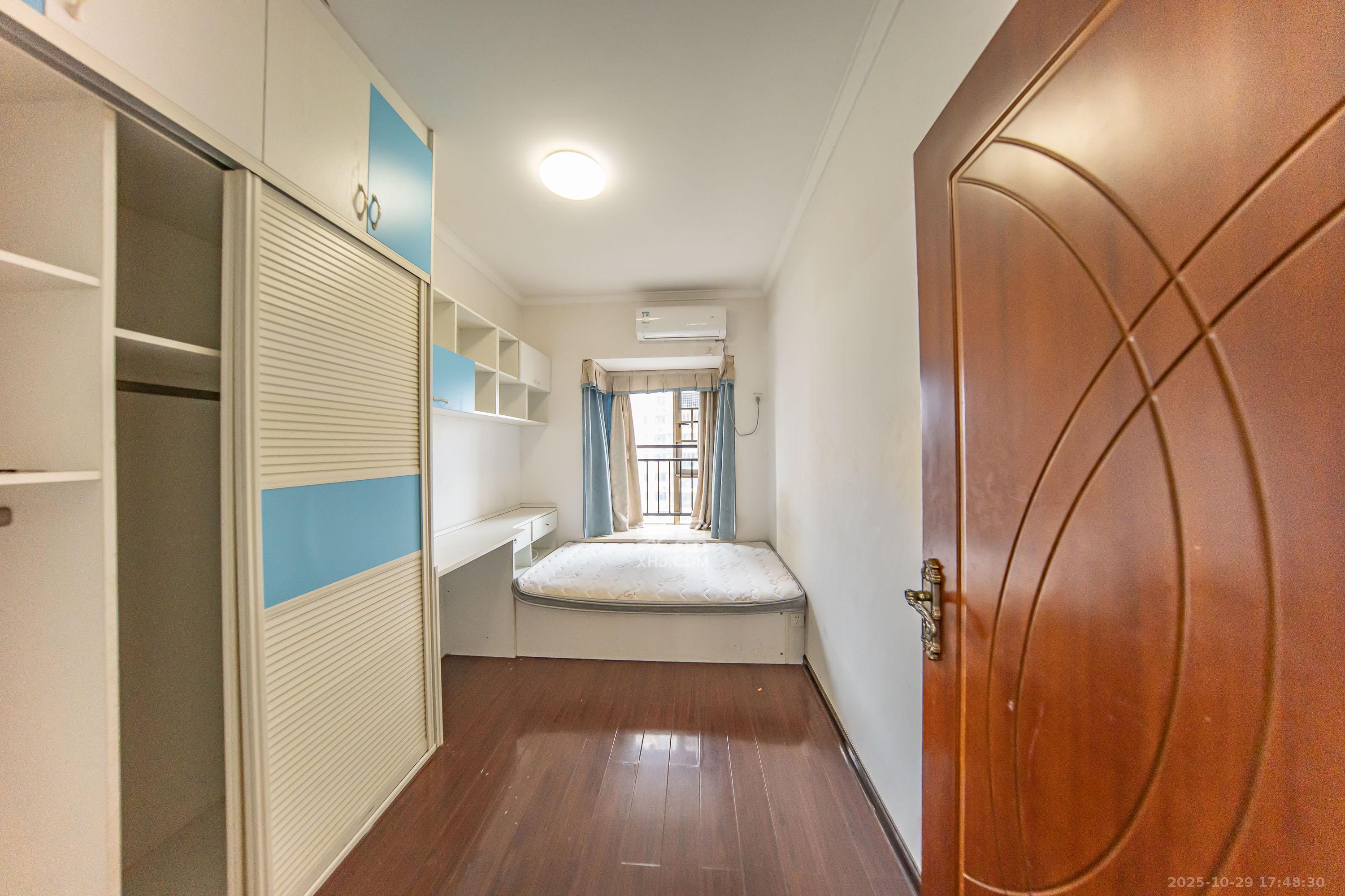 江山帝景哈佛 4室4厅1卫 126.0万 江山帝景哈佛 4室4厅1卫 126.0万卧室