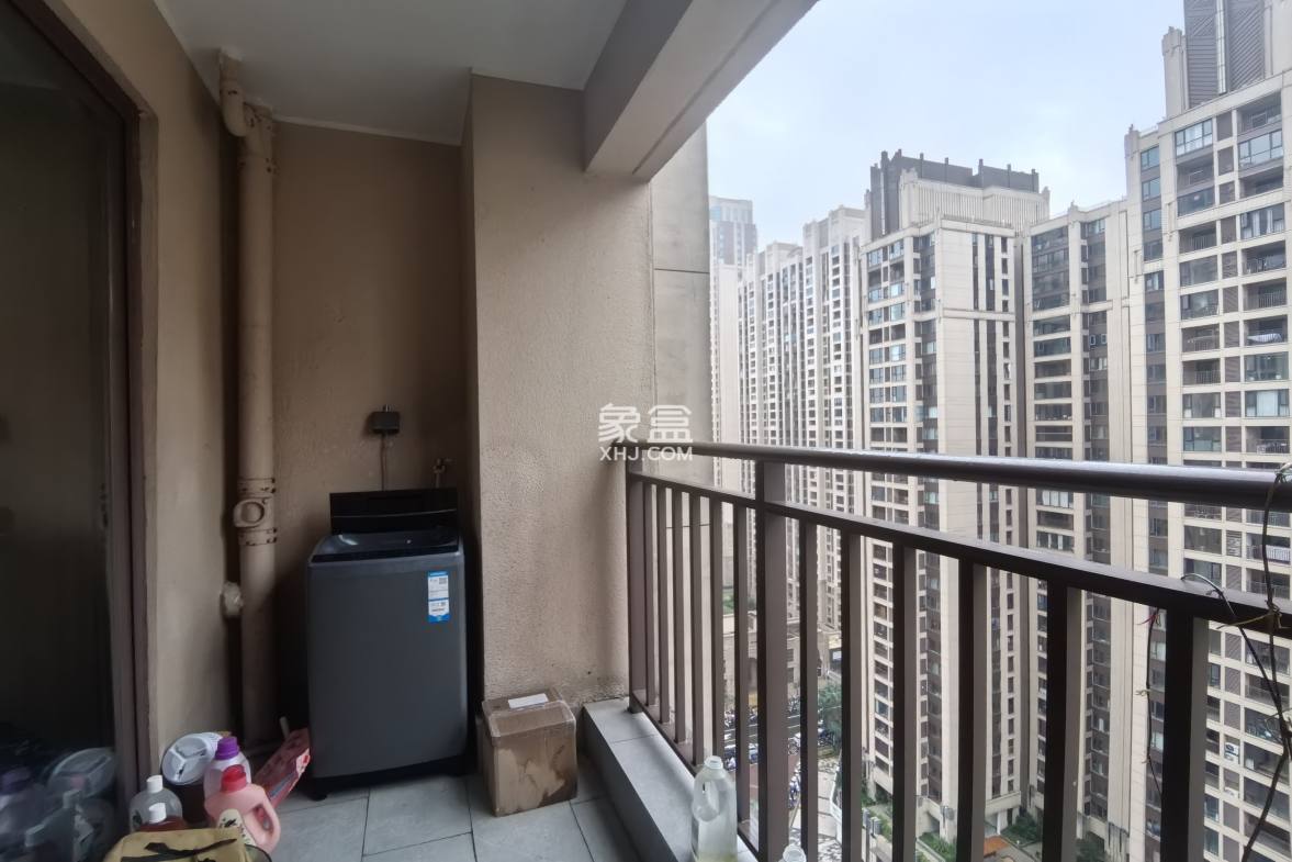 海航豪庭南苑  3室2厅2卫    4200.0元/月 海航豪庭南苑  3室2厅2卫    4200.0元/月室内图