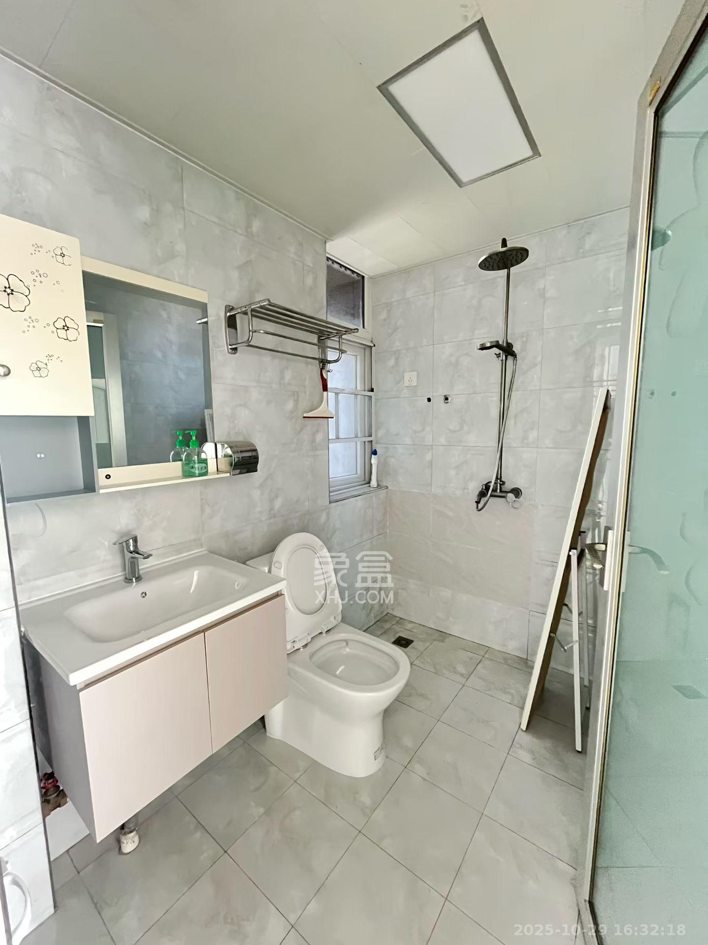 中房瑞致国际  3室2厅2卫    2800.0元/月室内图