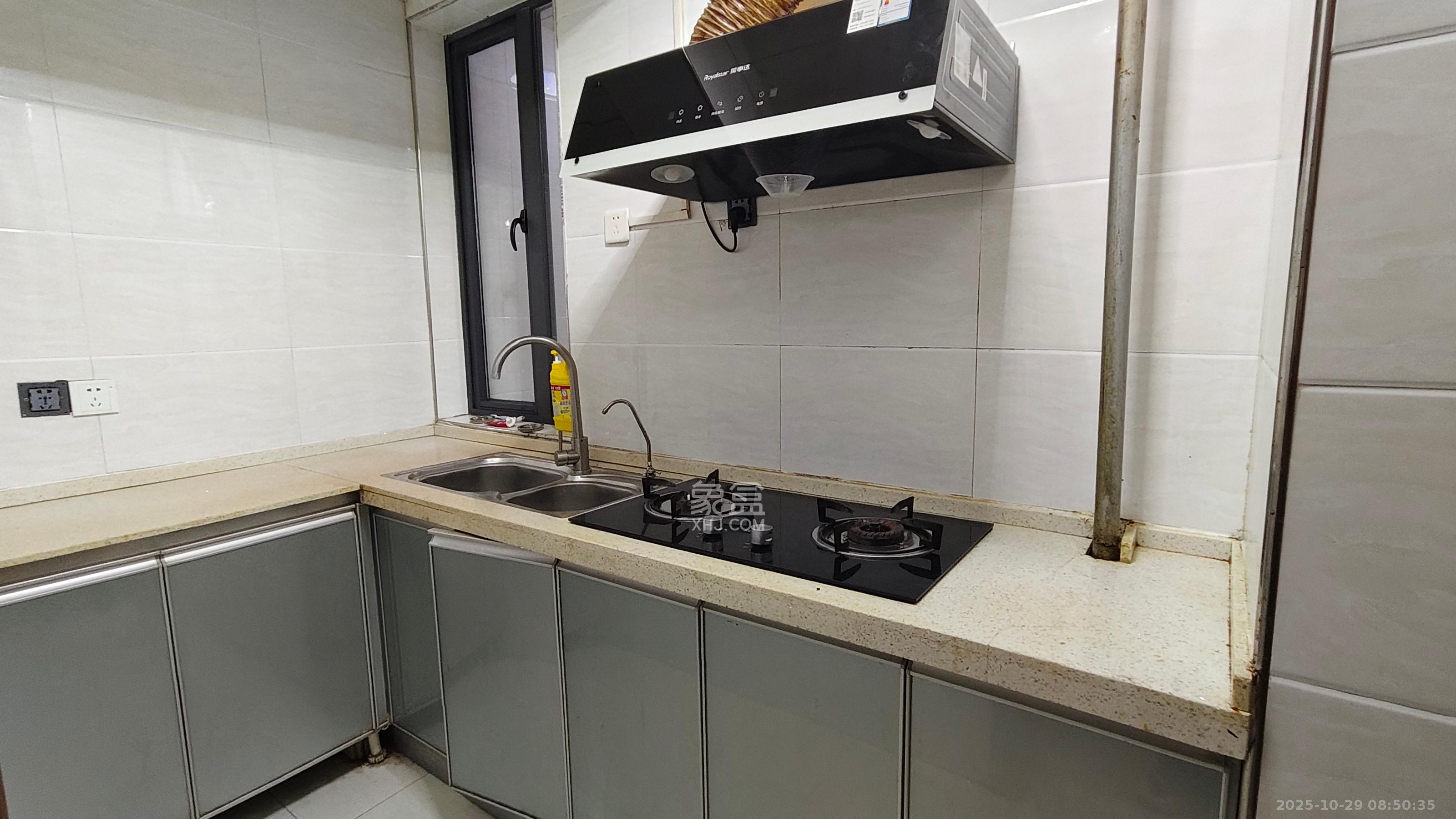 极目楚天  2室2厅1卫    1700.0元/月 极目楚天  2室2厅1卫    1700.0元/月室内图