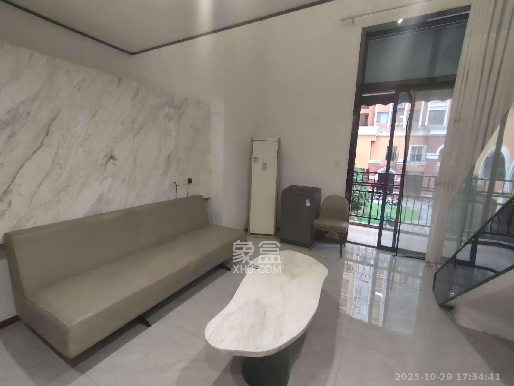 米兰春天  1室1厅1卫    1600.0元/月 米兰春天  1室1厅1卫    1600.0元/月室内图