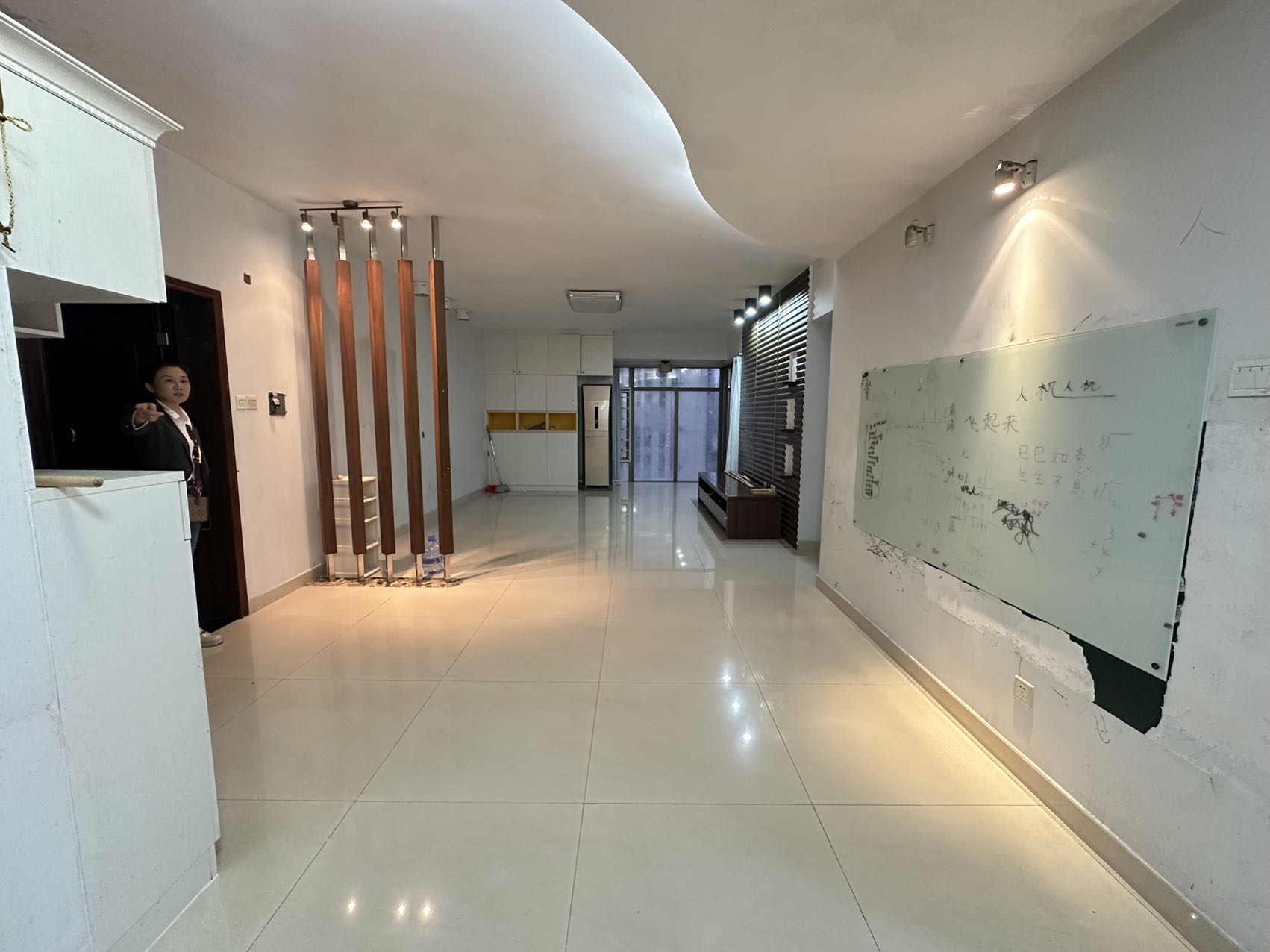 海岸壹号  1室0厅0卫    205.0万客厅