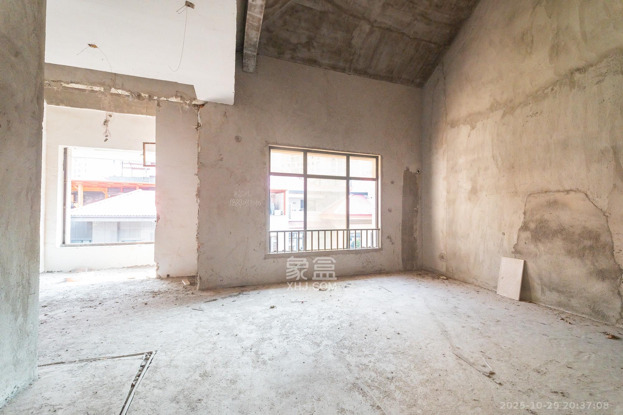 深业睿城  5室3厅4卫    520.0万 深业睿城  5室3厅4卫    520.0万其他