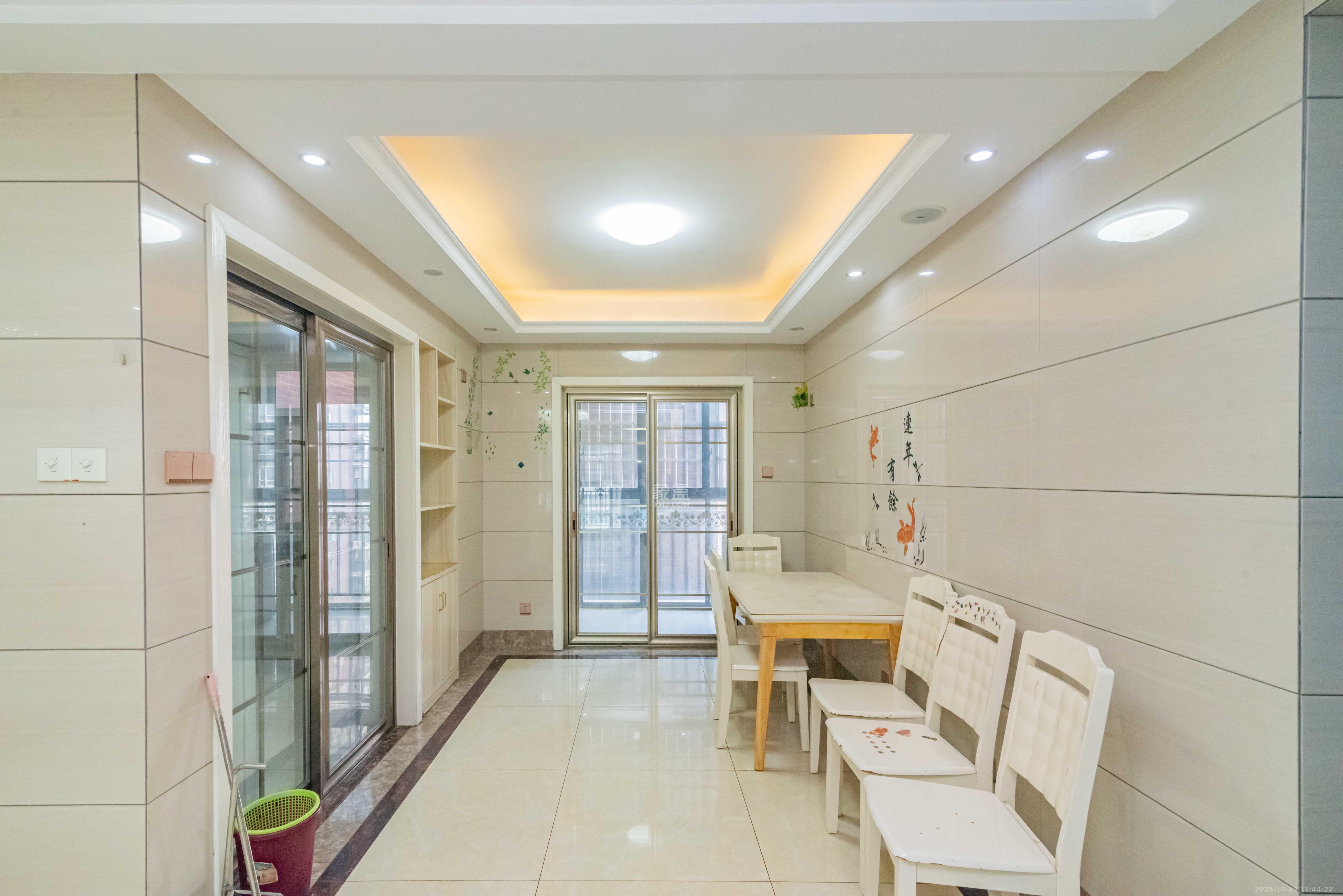 学府华庭  3室2厅2卫    3200.0元/月室内图