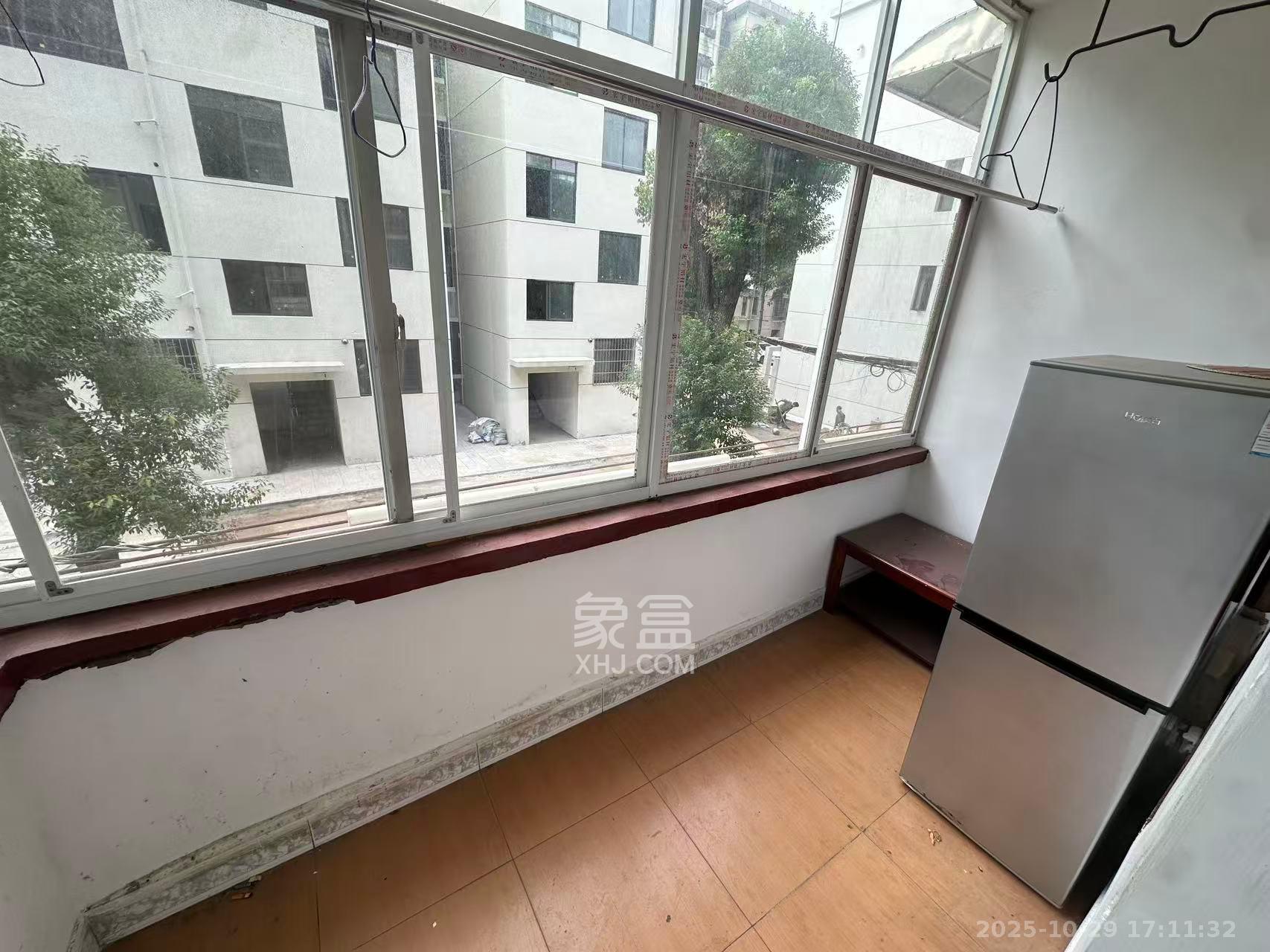 湖南石油化学工业局小区(侯家塘化工厅) 3室1厅1卫 1900.0元/月 湖南石油化学工业局小区(侯家塘化工厅) 3室1厅1卫 1900.0元/月室内图