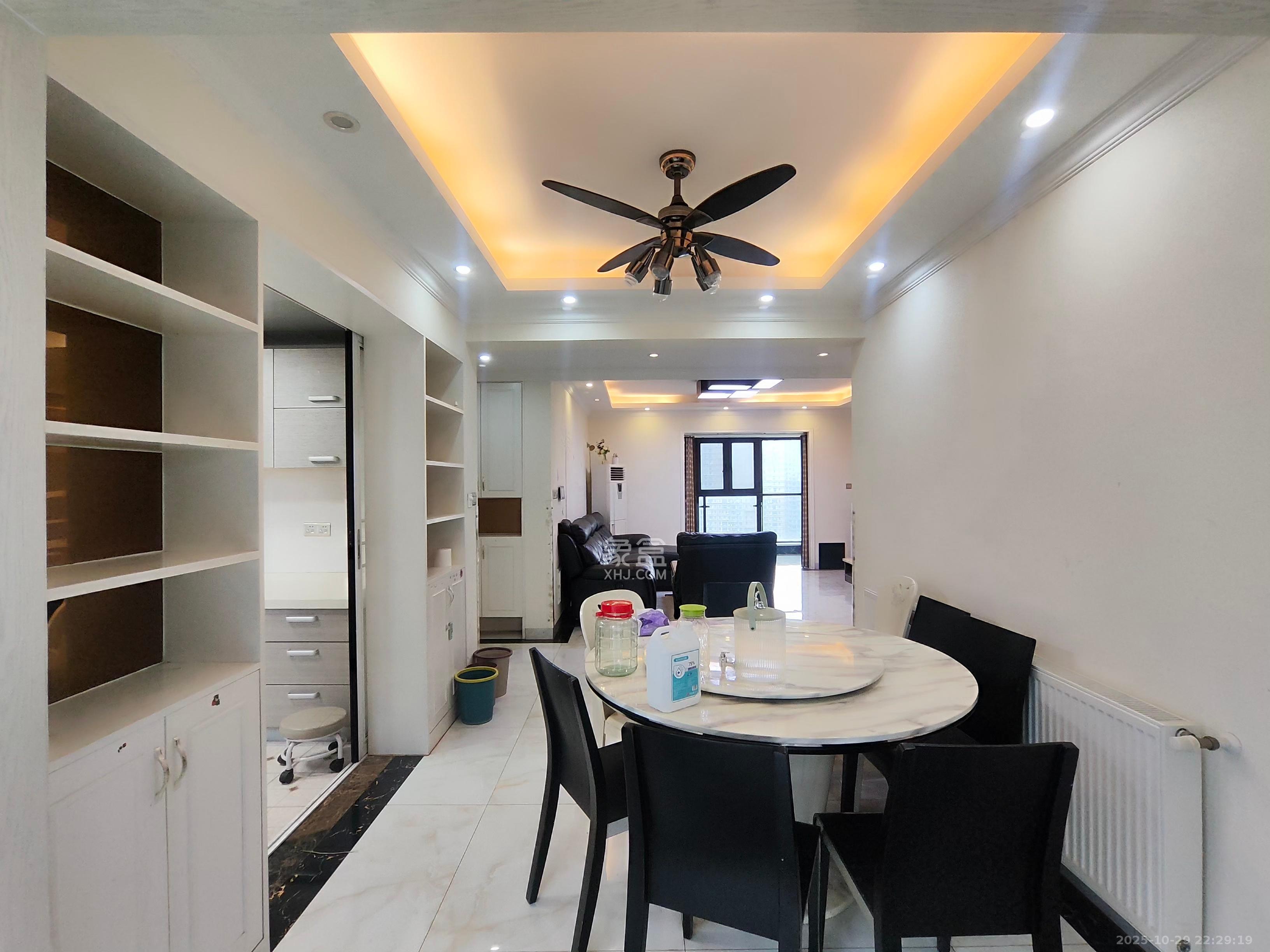 润和紫郡一期  5室2厅2卫    2500.0元/月