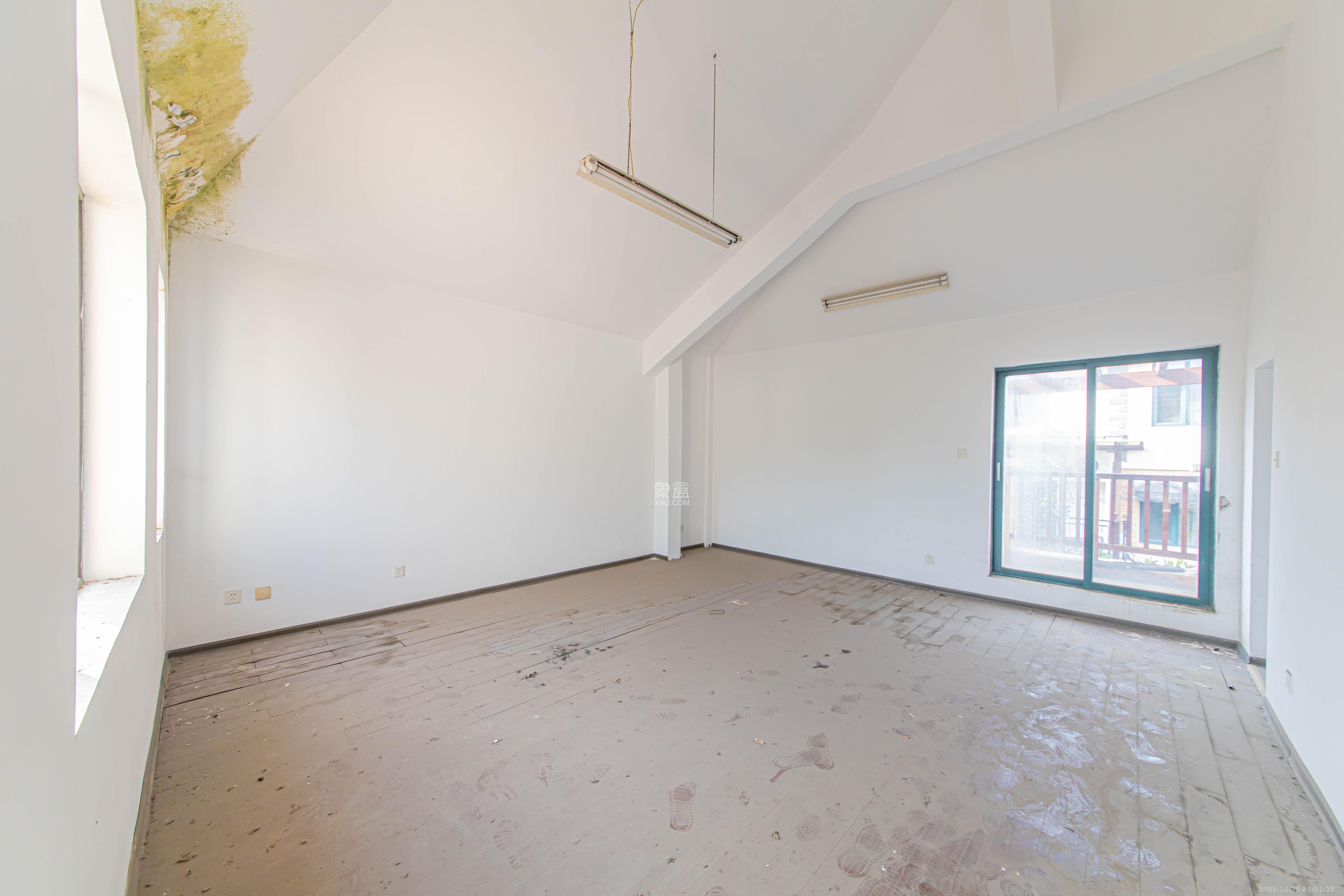 御邦 6室3厅4卫 225.0万 御邦 6室3厅4卫 225.0万卧室