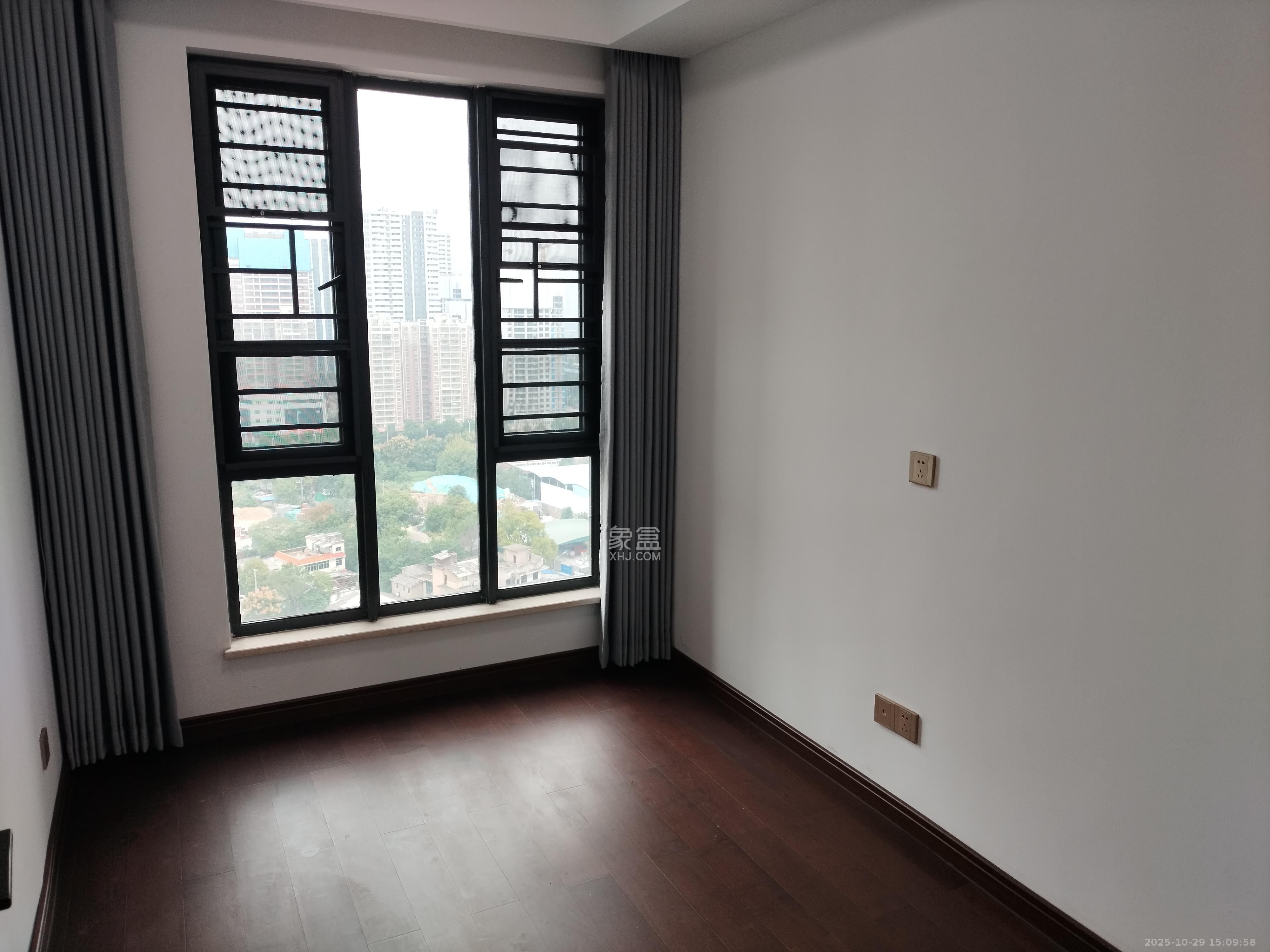 绿地长沙城际空间站(柏仕佳苑)  4室2厅2卫    3600.0元/月 绿地长沙城际空间站(柏仕佳苑)  4室2厅2卫    3600.0元/月室内图