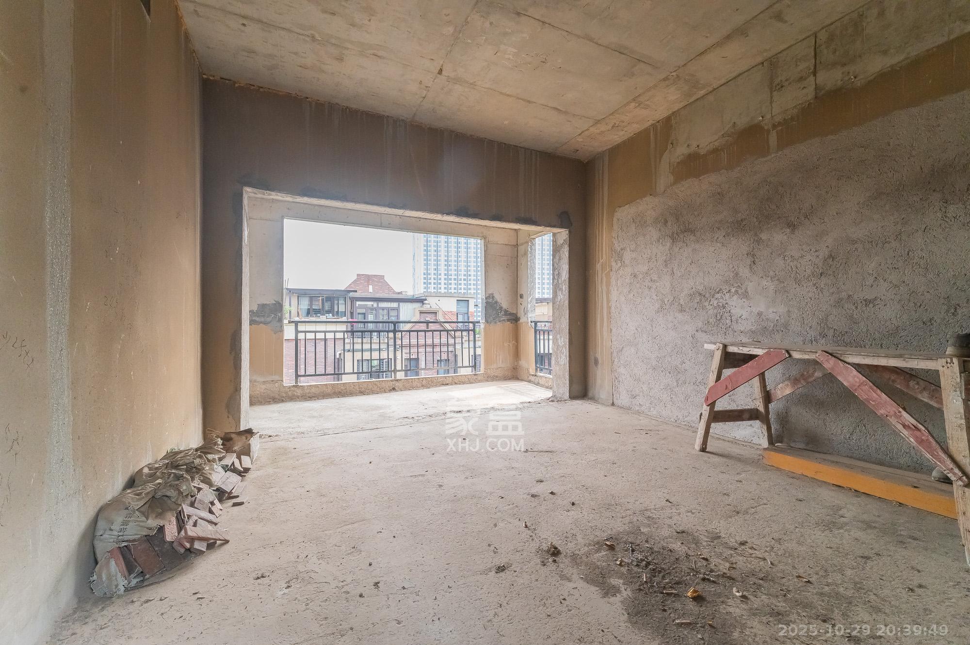 星湖湾二期洋房  5室2厅3卫    199.0万其他