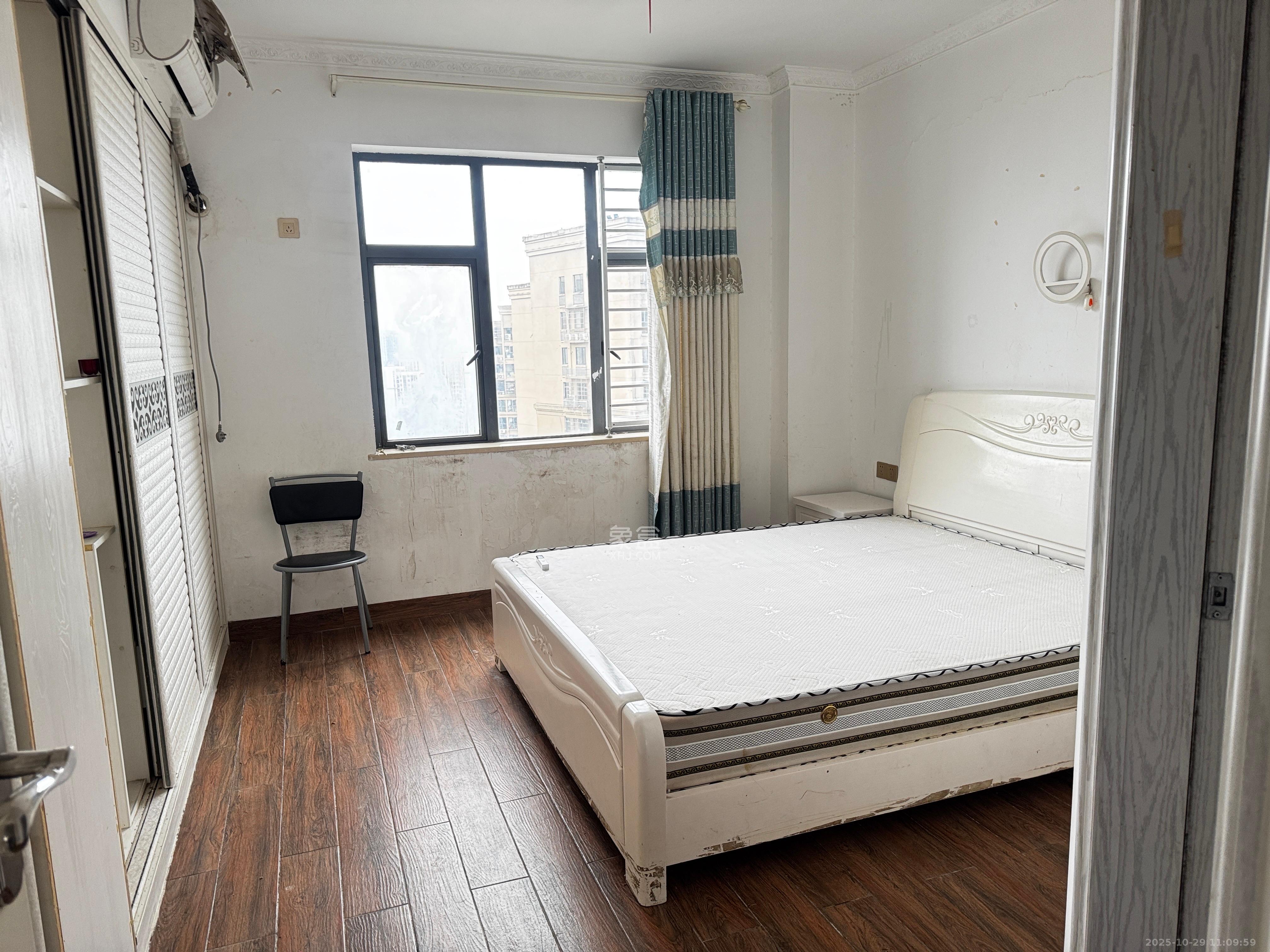 悦湖山  4室2厅1卫    2500.0元/月室内图