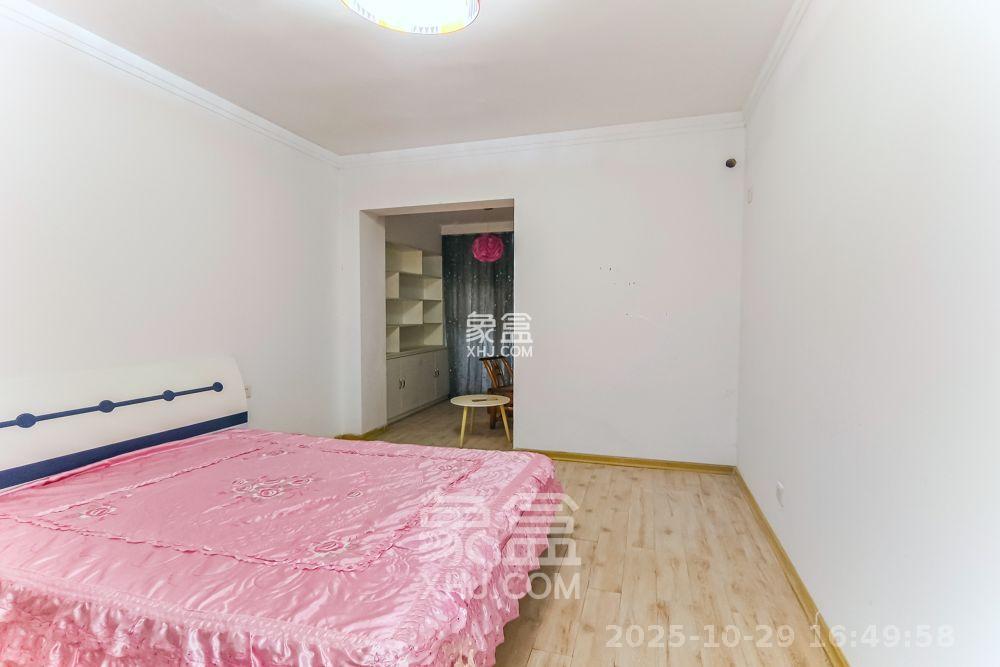 四季星城  3室2厅2卫    1700.0元/月室内图