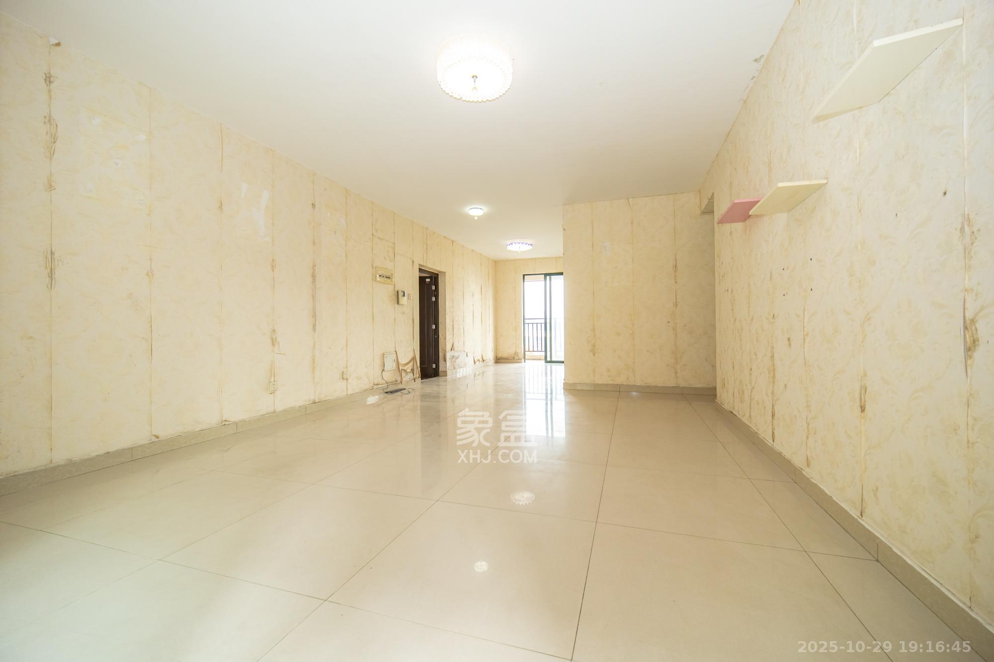 绿洲花园 3室2厅2卫 120.0万 绿洲花园 3室2厅2卫 120.0万客厅