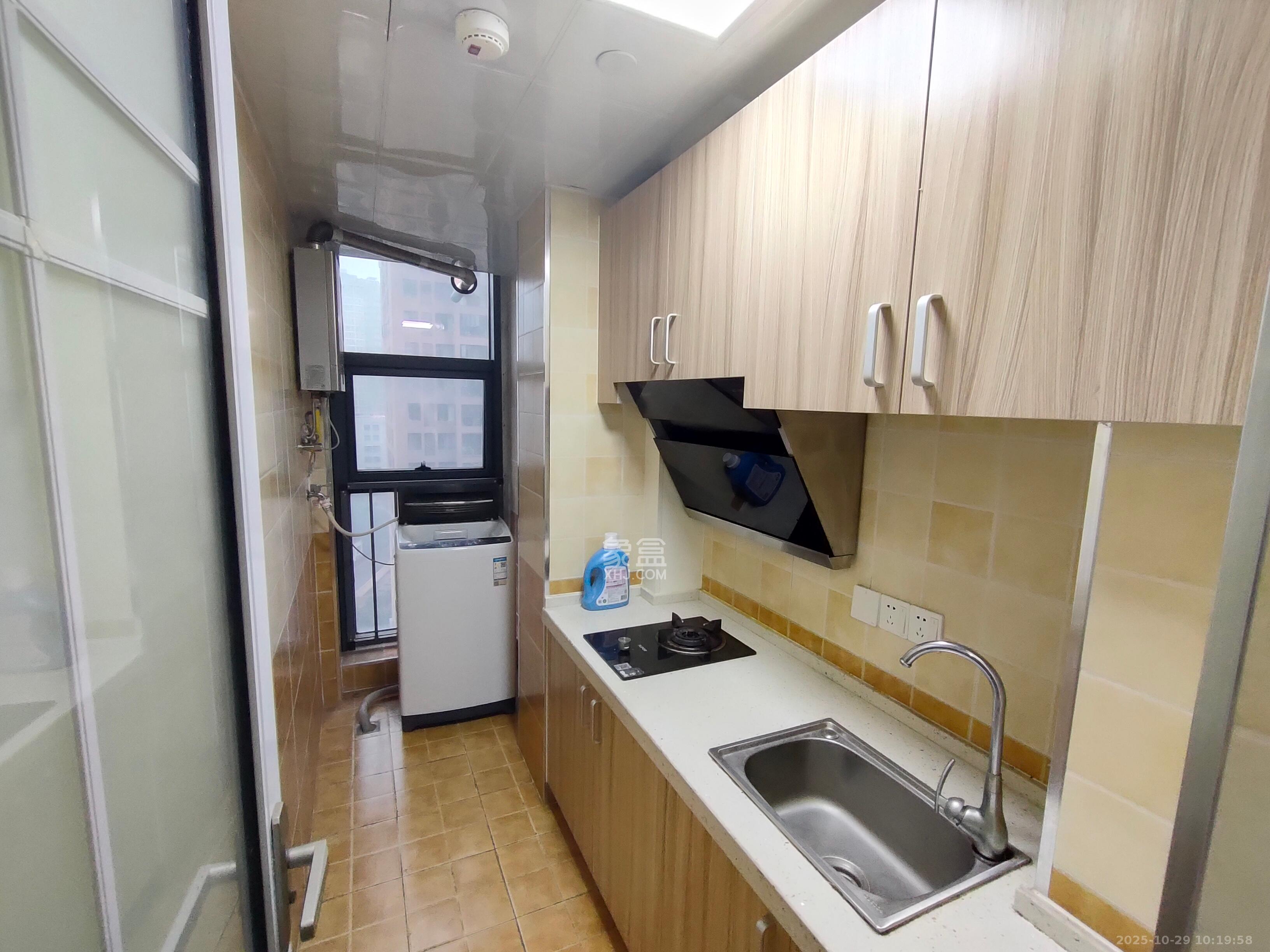 第六都（陆都小区）  1室1厅1卫    1700.0元/月室内图