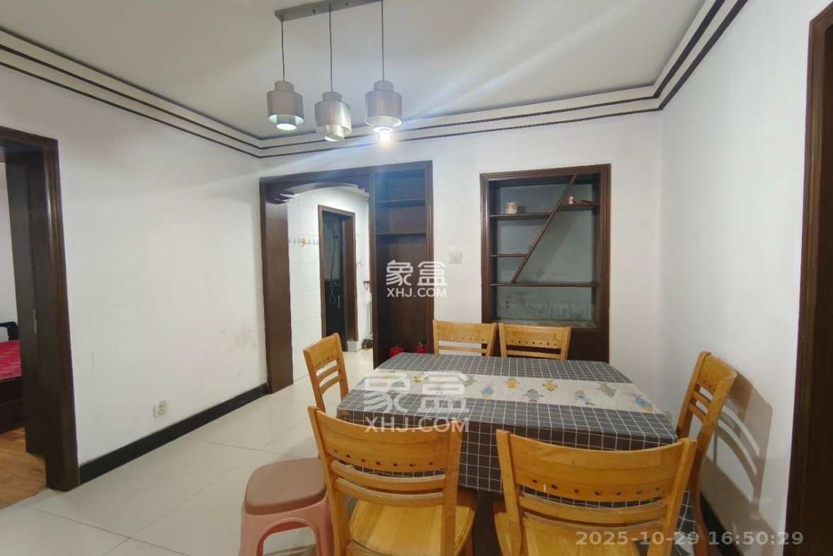 都市春天  3室2厅2卫    2600.0元/月 都市春天  3室2厅2卫    2600.0元/月室内图