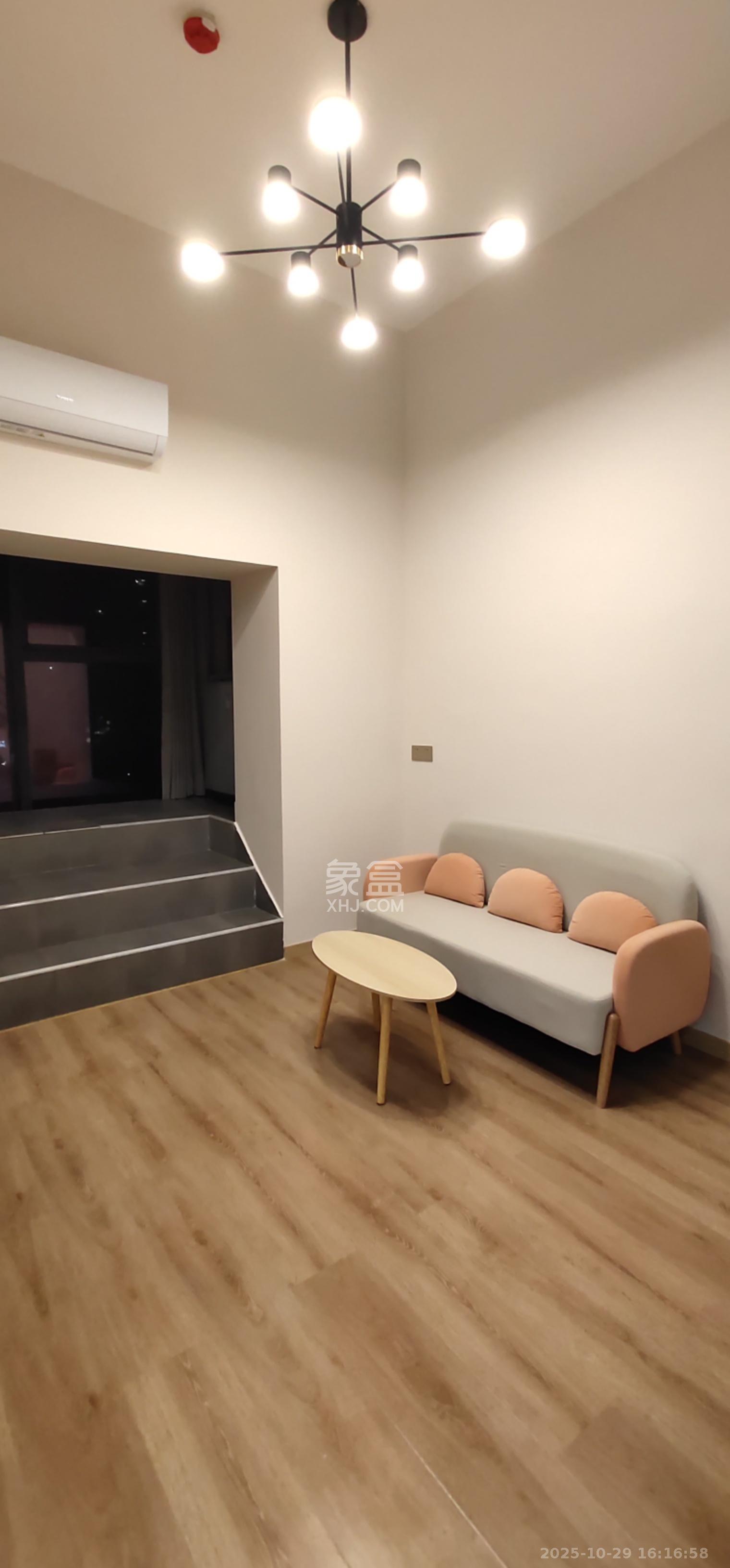 裕天国际商汇中心 1室1厅1卫 1500.0元/月 裕天国际商汇中心 1室1厅1卫 1500.0元/月室内图