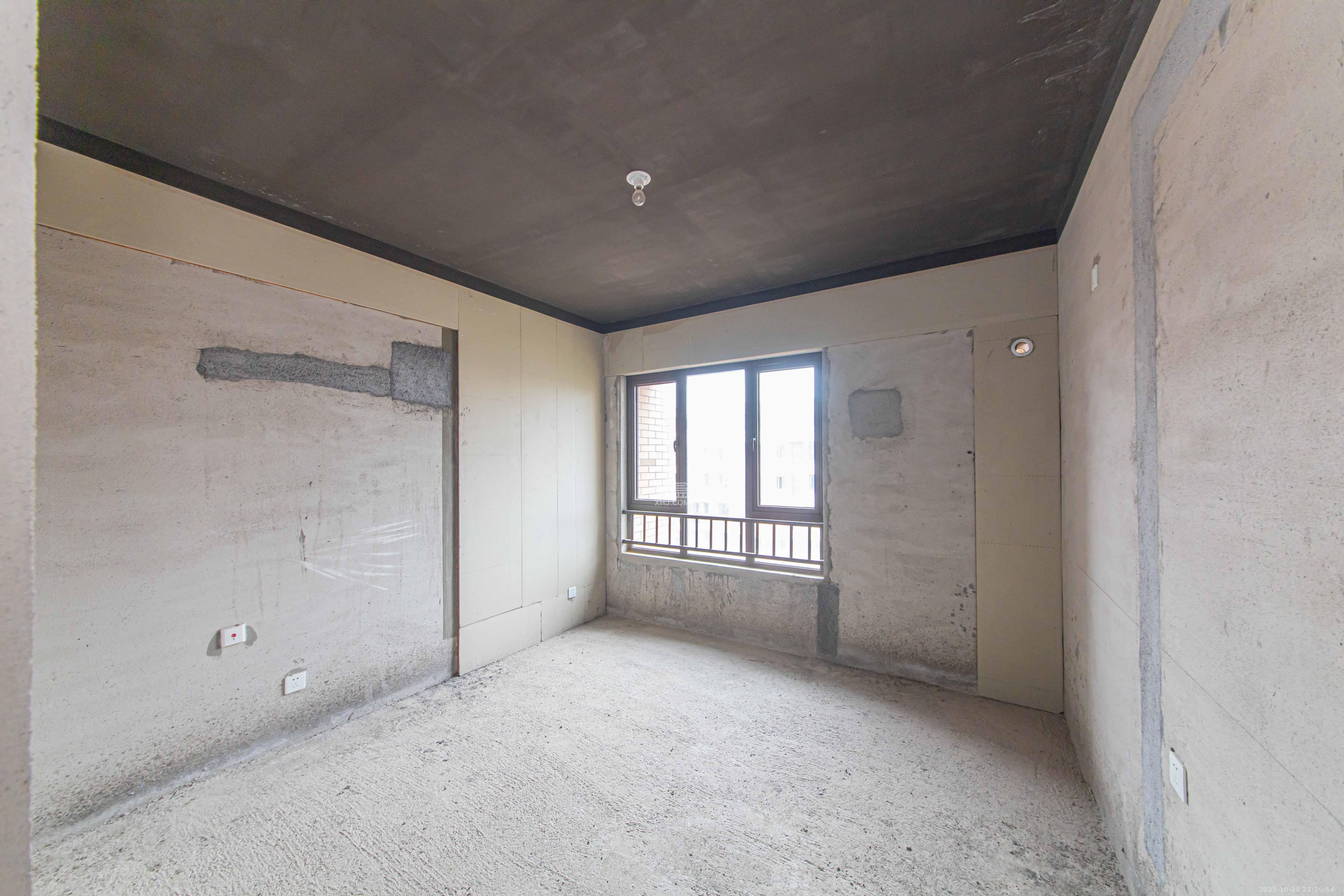 香缇雅苑（鑫远翡丽郡二期）  5室2厅2卫    236.0万卧室