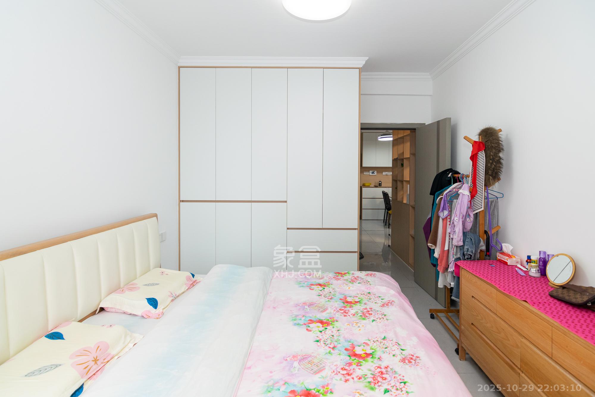 金地三千府(金地湖山樾、金地自在城)  2室2厅1卫    56.0万 金地三千府(金地湖山樾、金地自在城)  2室2厅1卫    56.0万卧室