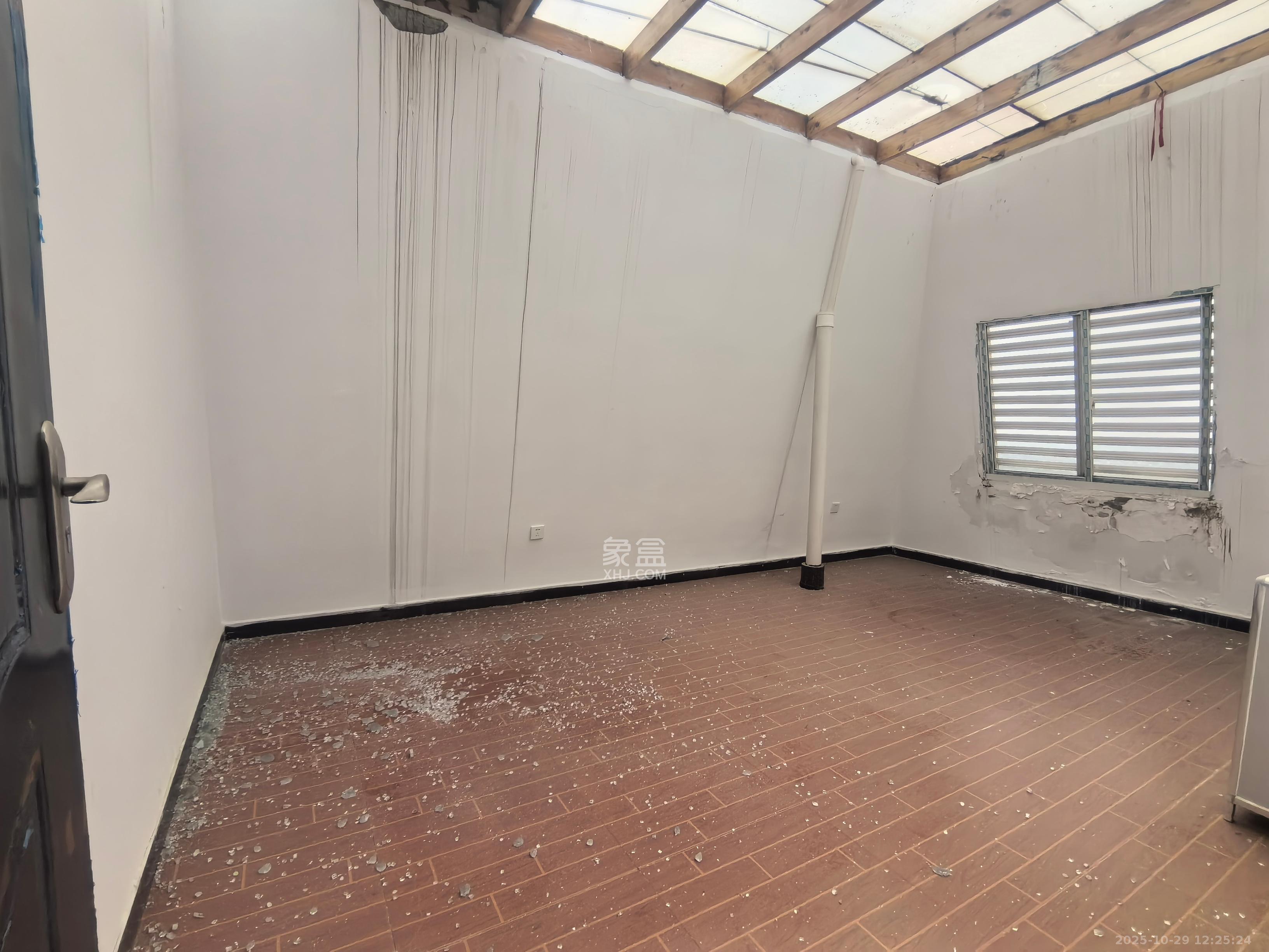 南郡雅园  4室2厅2卫    1200.0元/月室内图