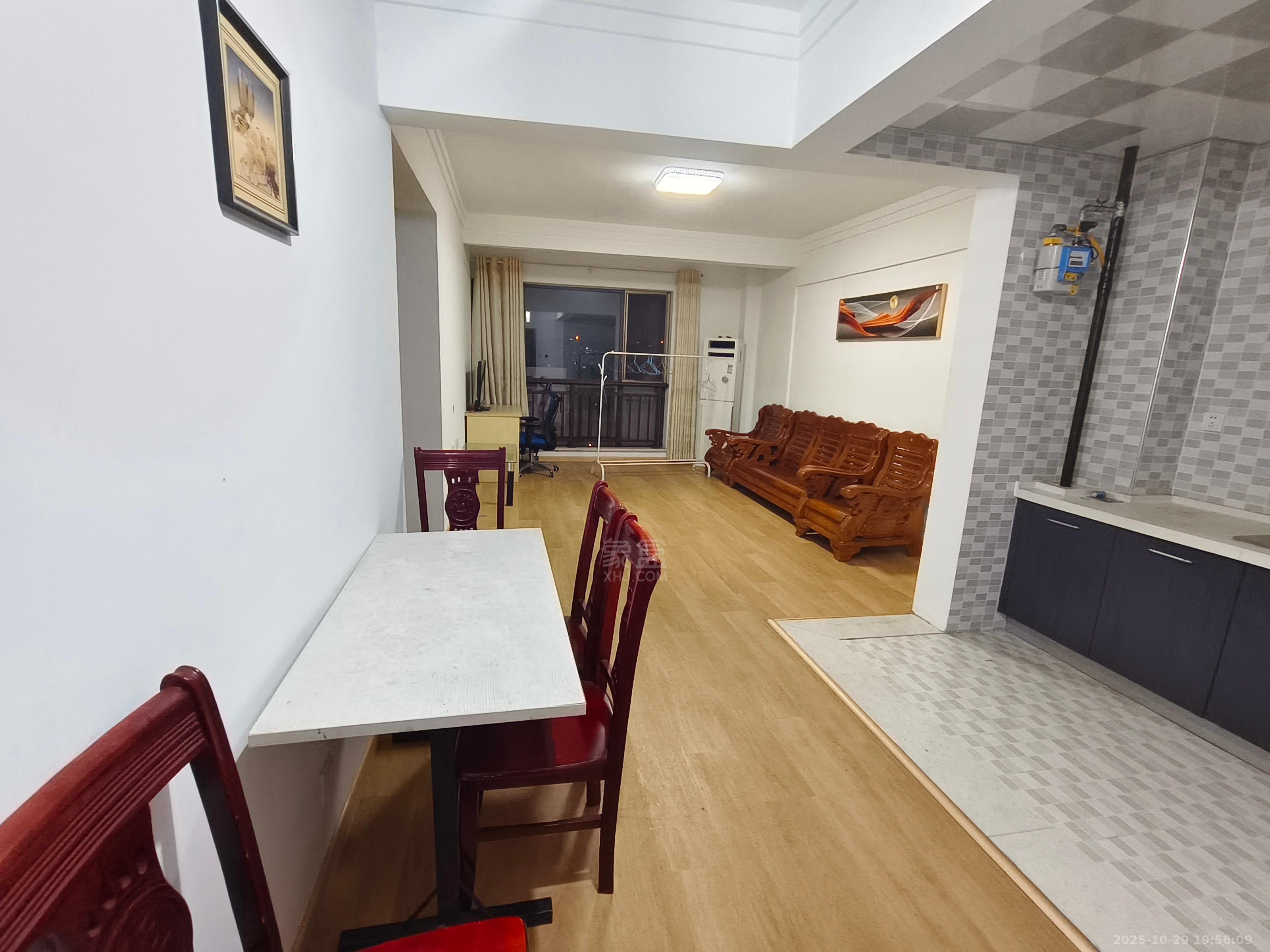 庐山恋  2室1厅1卫    1600.0元/月室内图