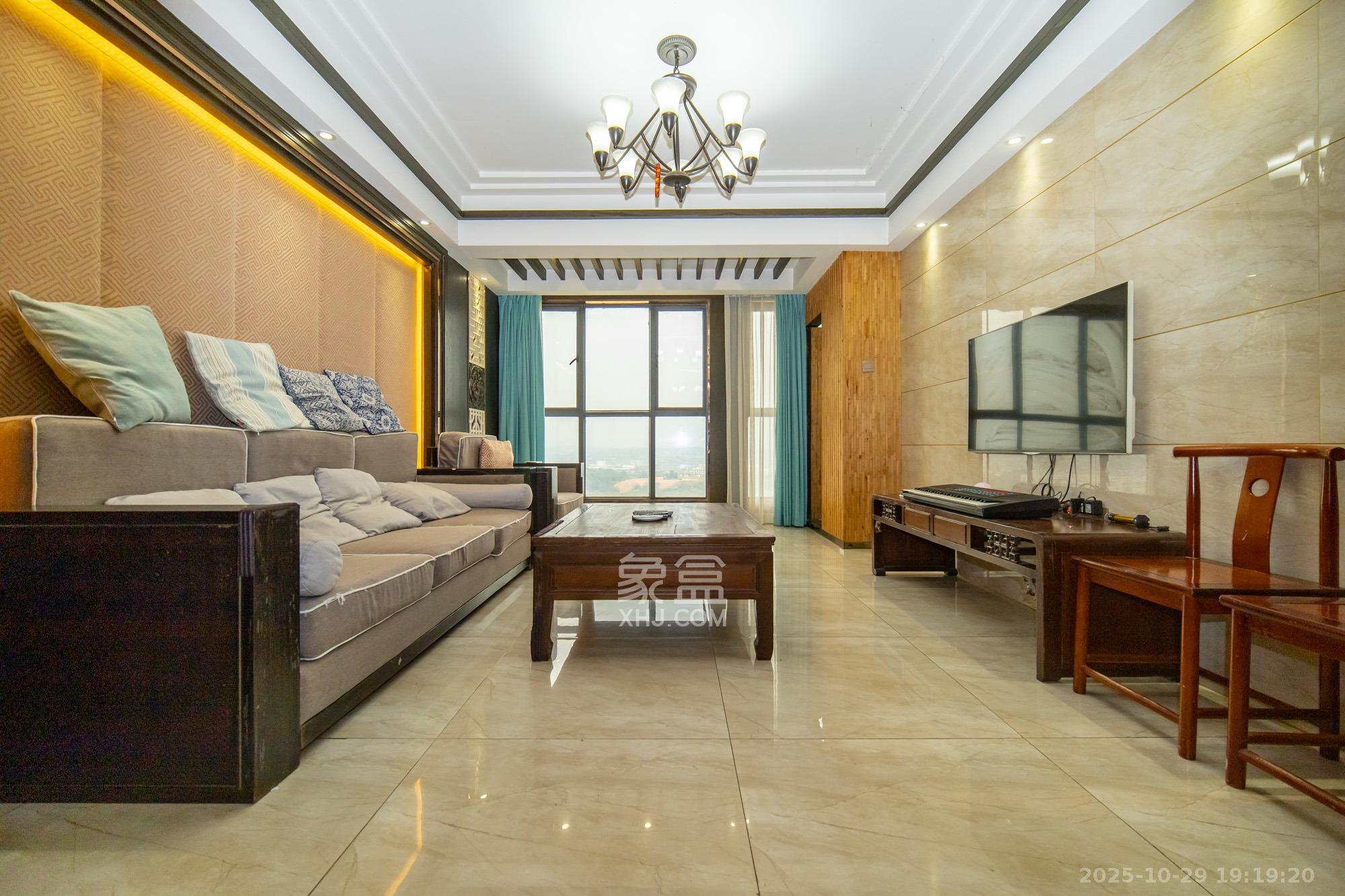 悦湖山  3室2厅1卫    66.8万客厅