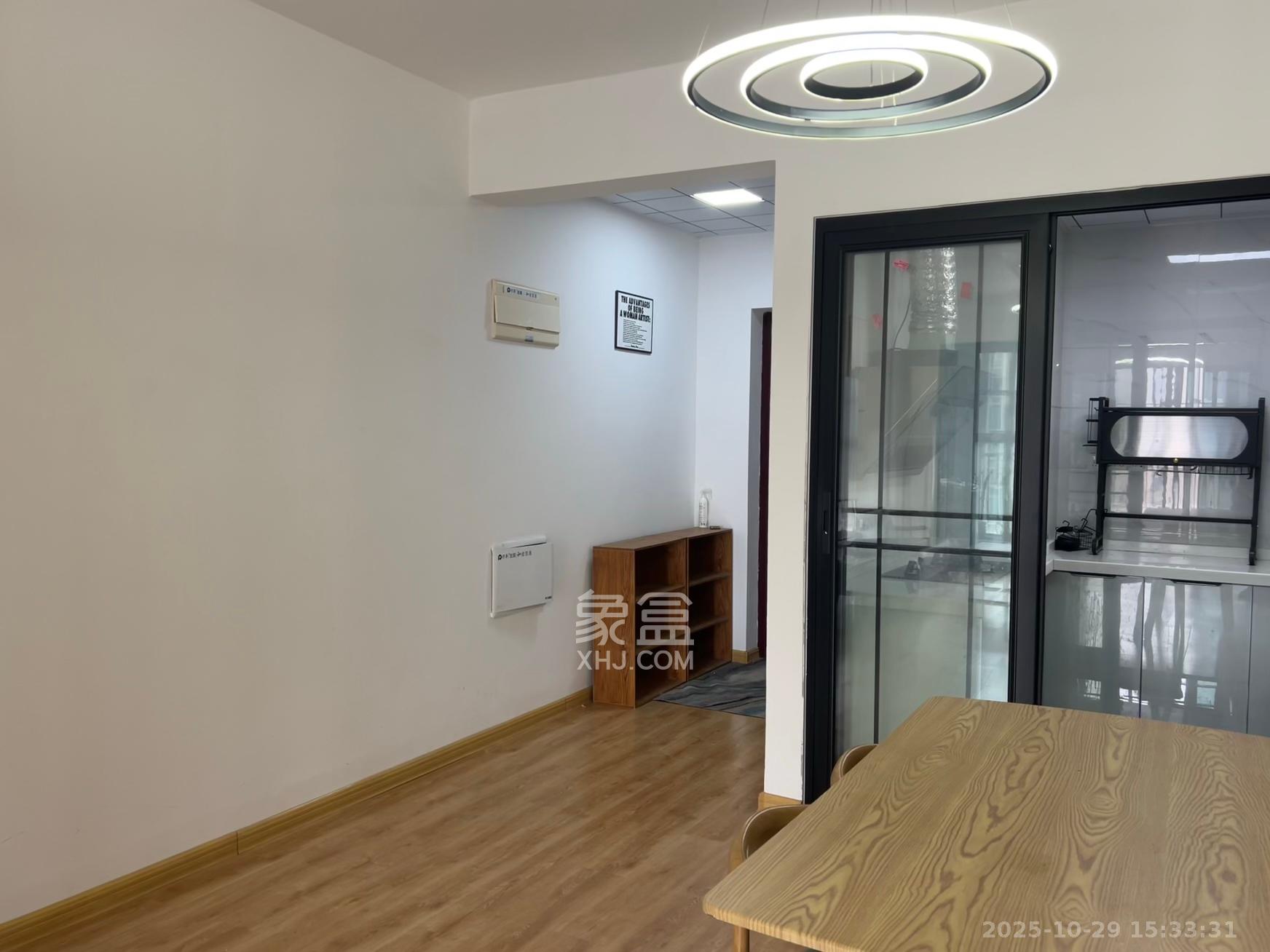 保利大都汇一期、二期  4室2厅2卫    3300.0元/月室内图