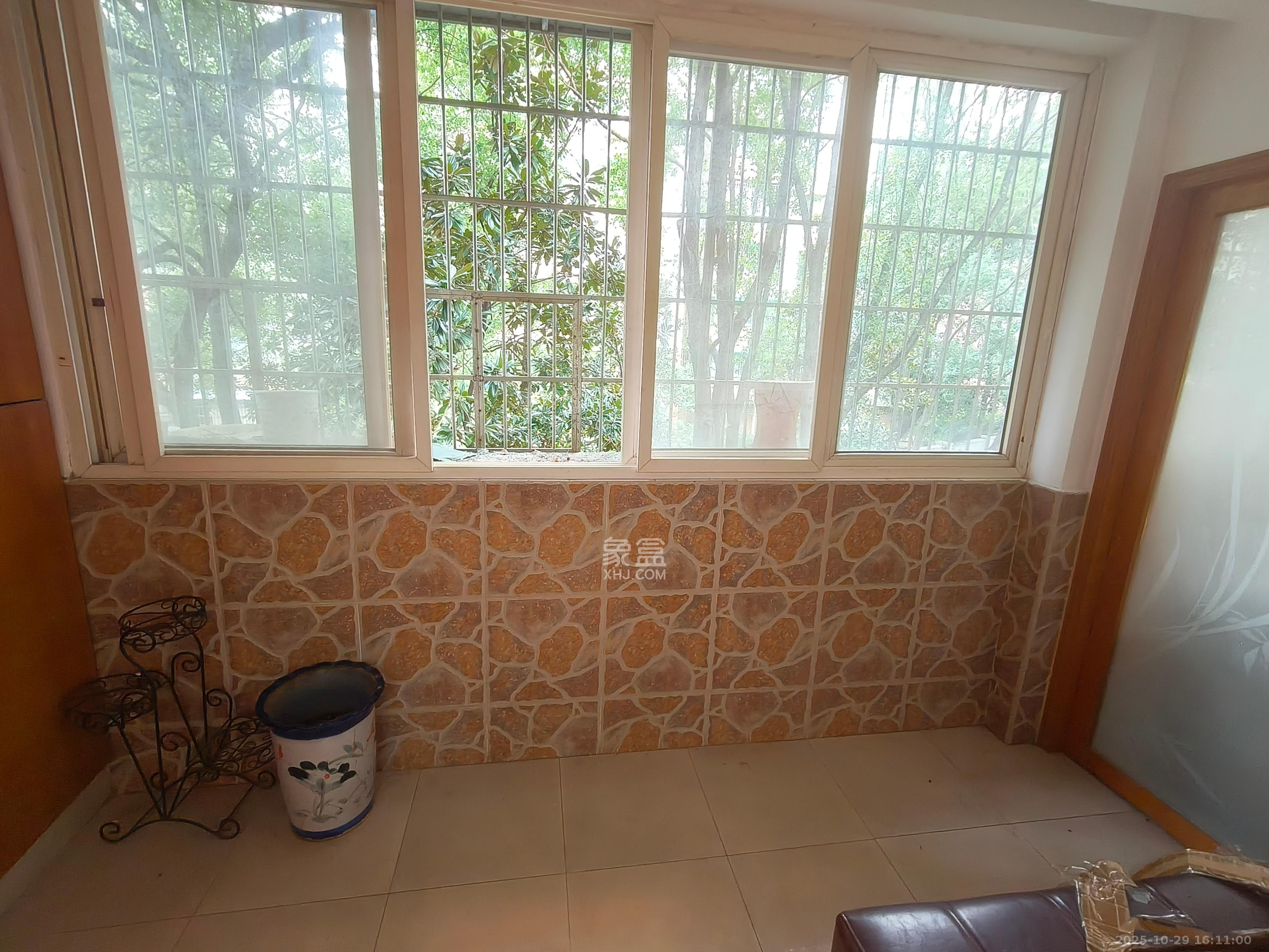 香樟路省委党校 4室2厅2卫 2000.0元/月 香樟路省委党校 4室2厅2卫 2000.0元/月室内图