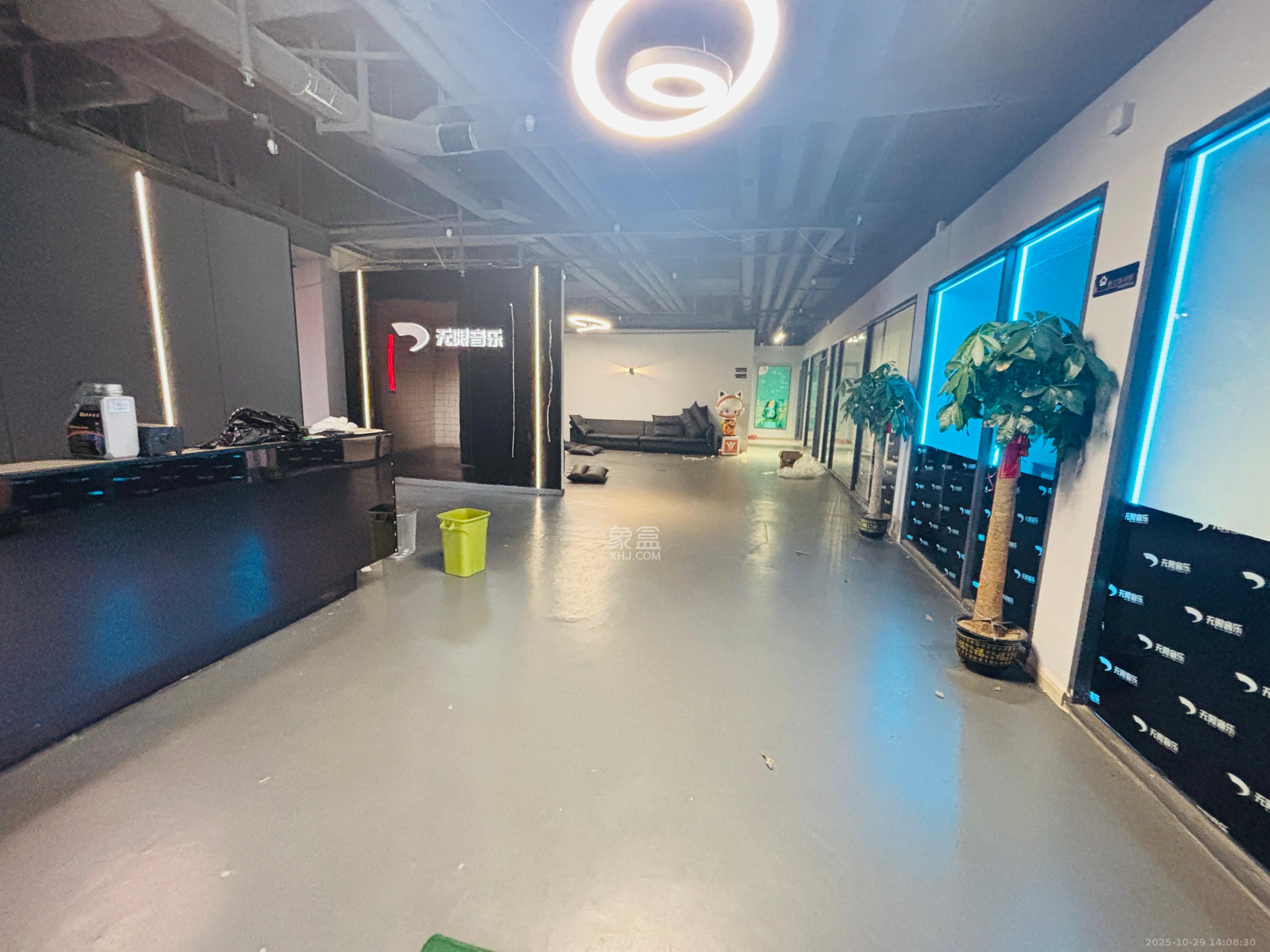 金领家族   280.0㎡      5500.0元/月