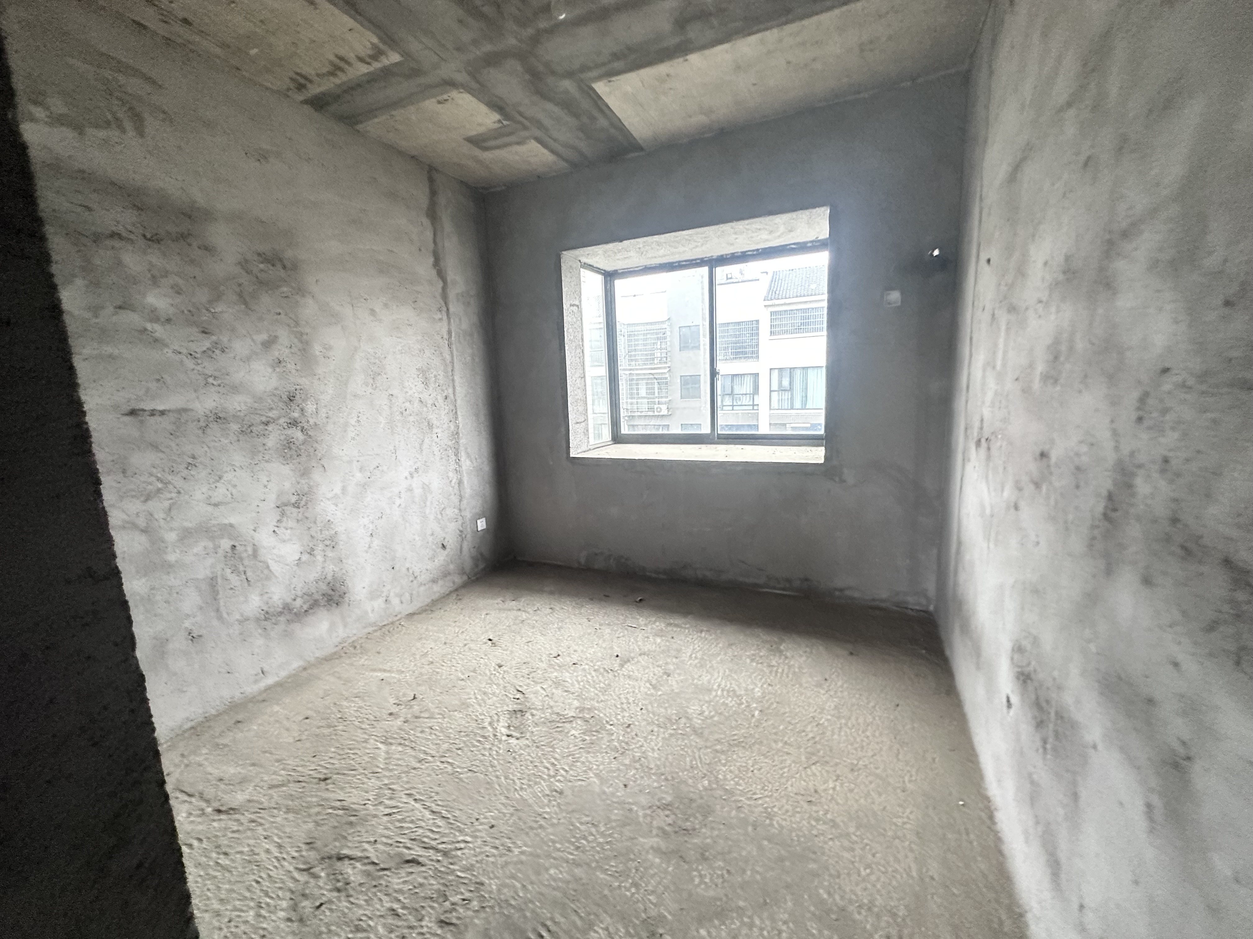 空港新城一期  4室2厅2卫    47.8万客厅