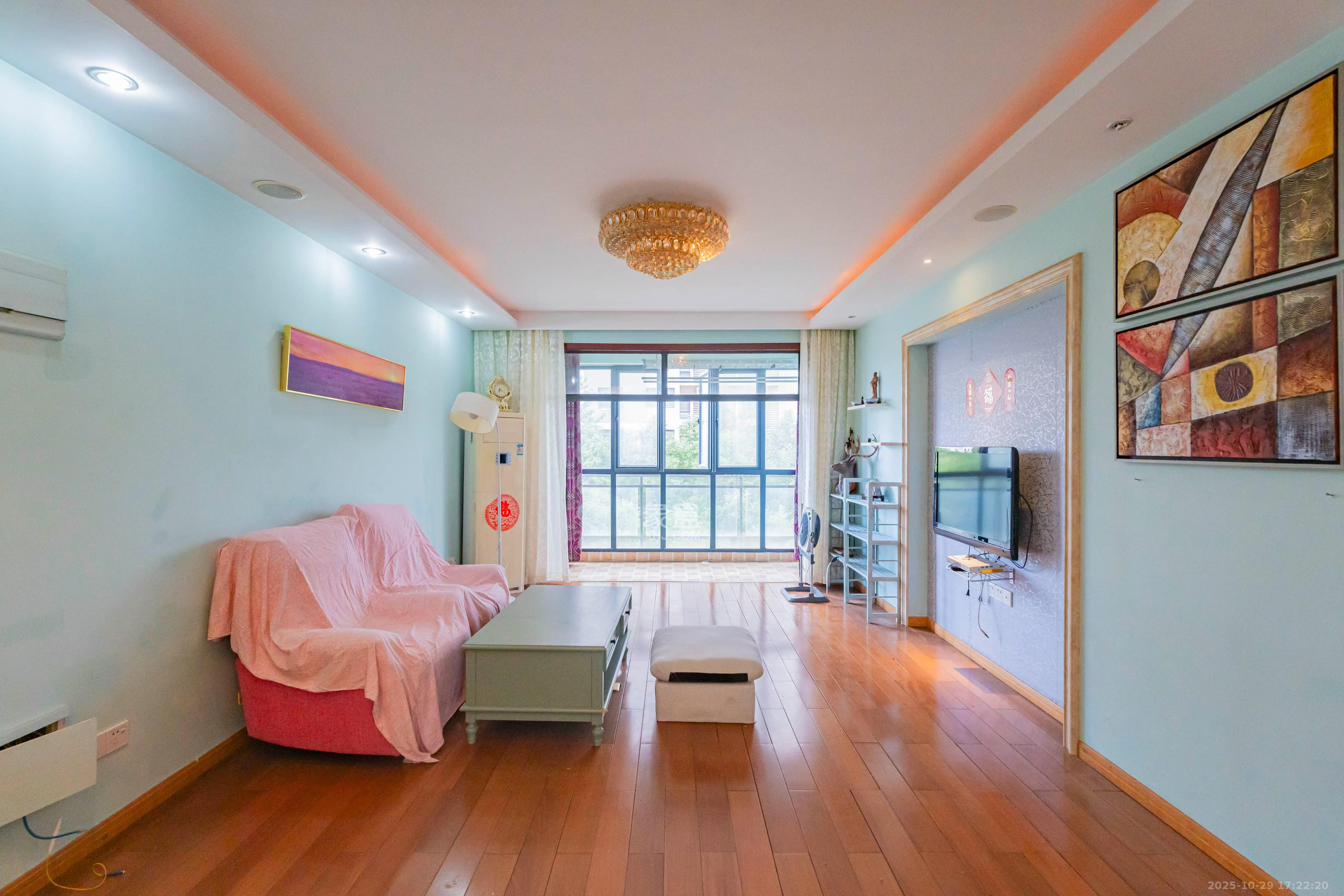 归心苑  3室2厅2卫    3000.0元/月