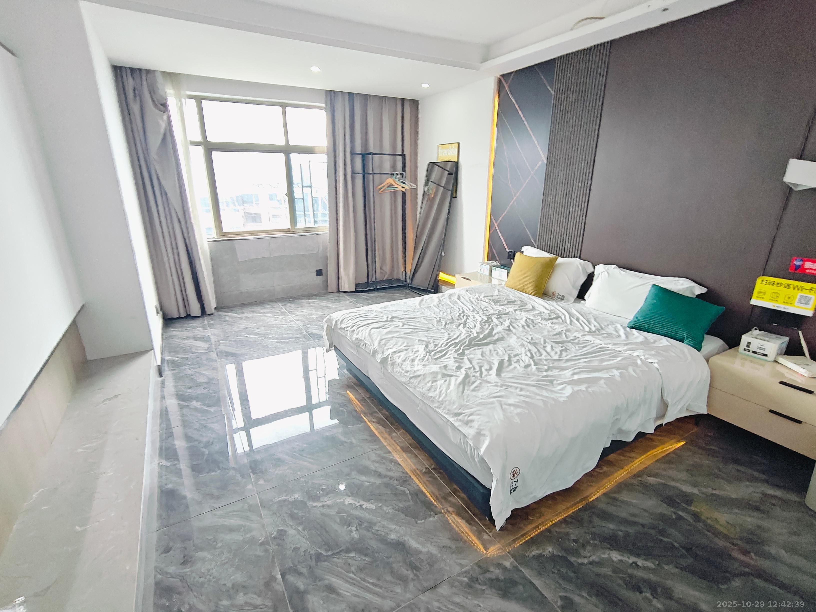 王府井公寓（福源公寓）  5室2厅1卫    4600.0元/月室内图