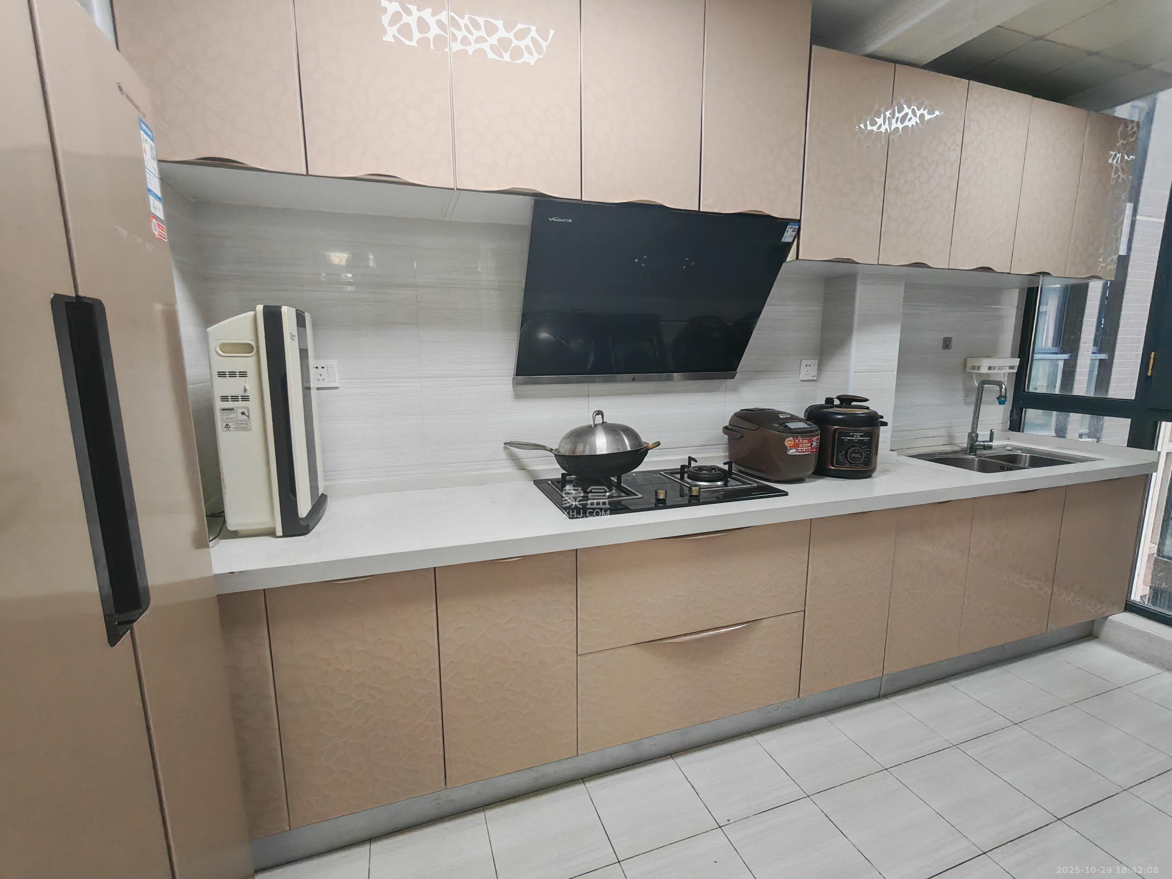 蓝山郡  3室2厅1卫    2200.0元/月室内图