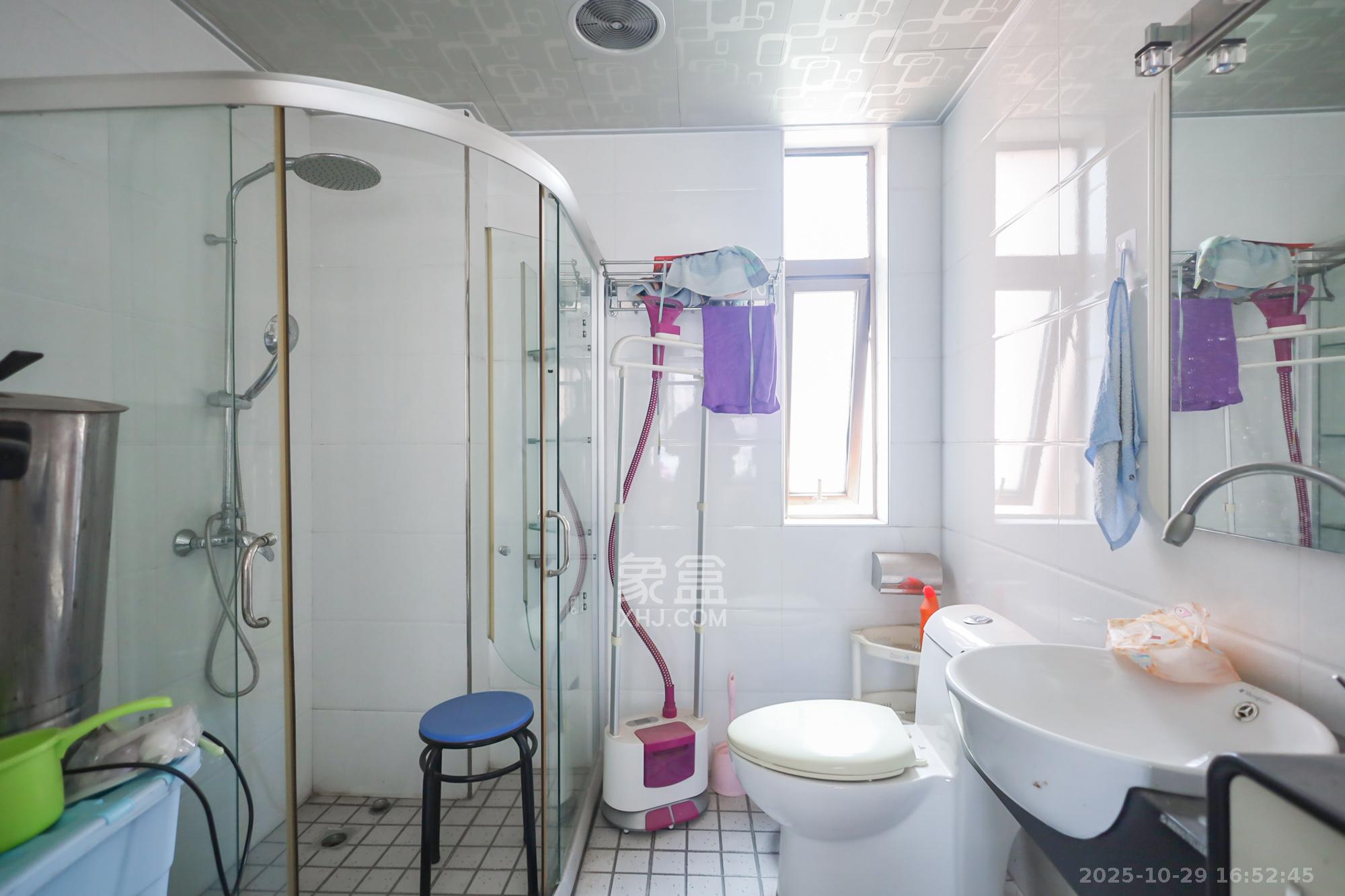 西岸润泽府  5室2厅2卫    168.0万 西岸润泽府  5室2厅2卫    168.0万卫生间