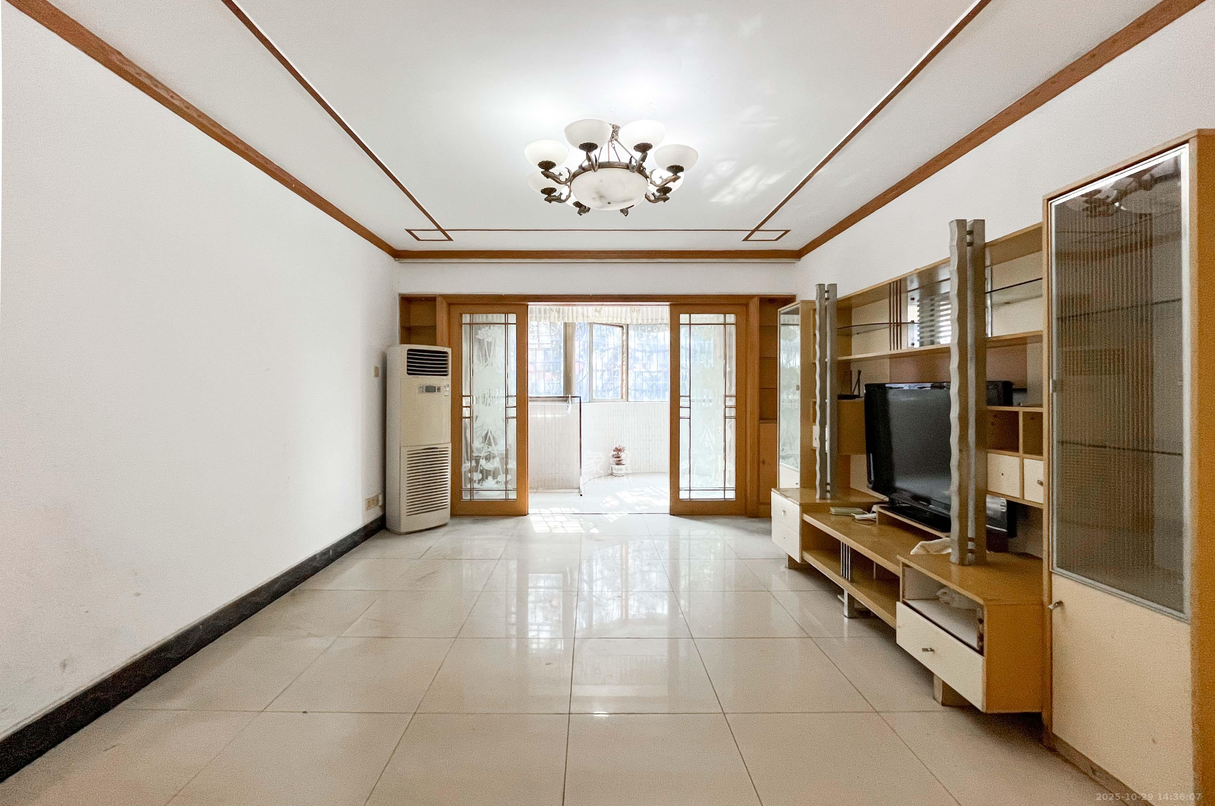 阳明山庄  3室2厅2卫    67.0万