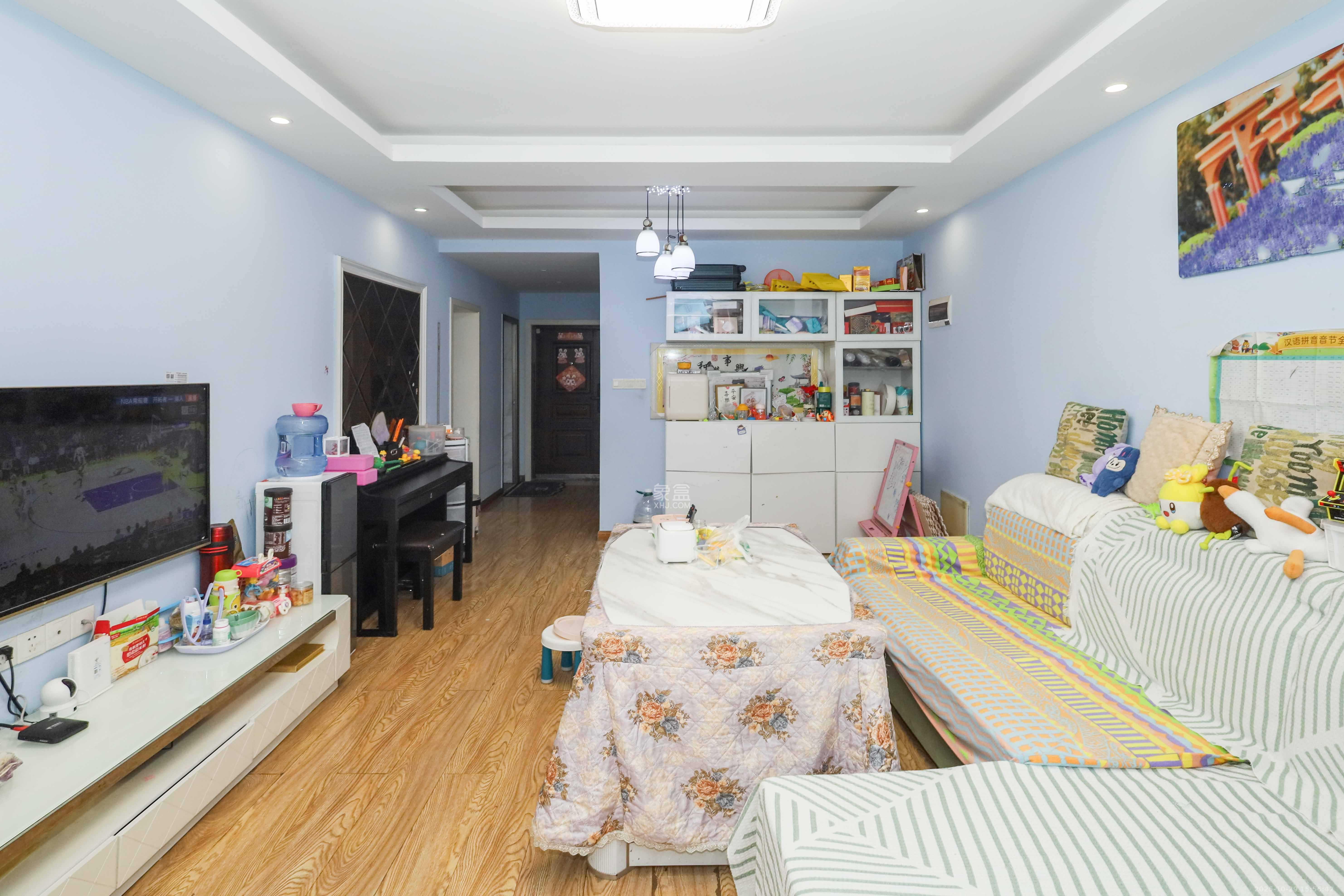 旭辉御府  3室2厅1卫    105.0万 旭辉御府  3室2厅1卫    105.0万客厅