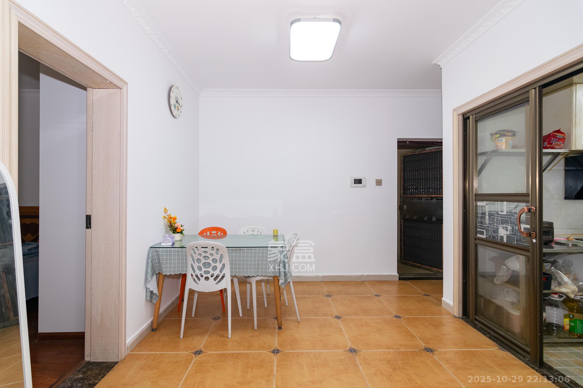 金地三千府(金地湖山樾、金地自在城)  2室2厅1卫    49.0万 金地三千府(金地湖山樾、金地自在城)  2室2厅1卫    49.0万客厅