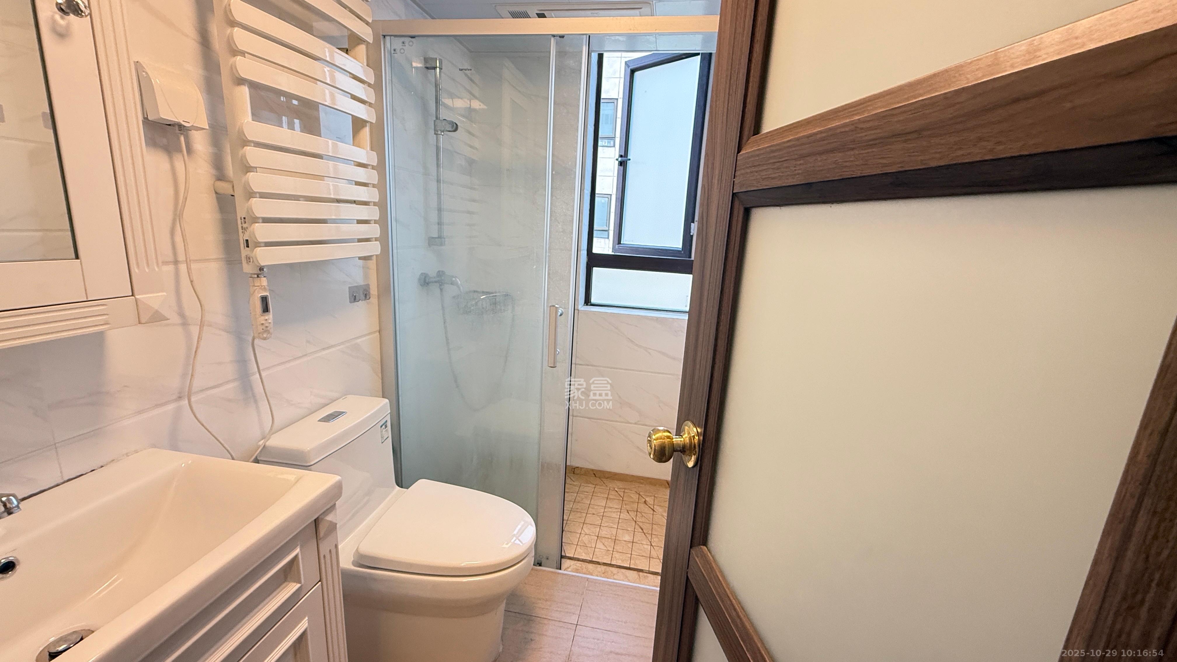 碧桂园大学印象一期  4室2厅1卫    2200.0元/月室内图