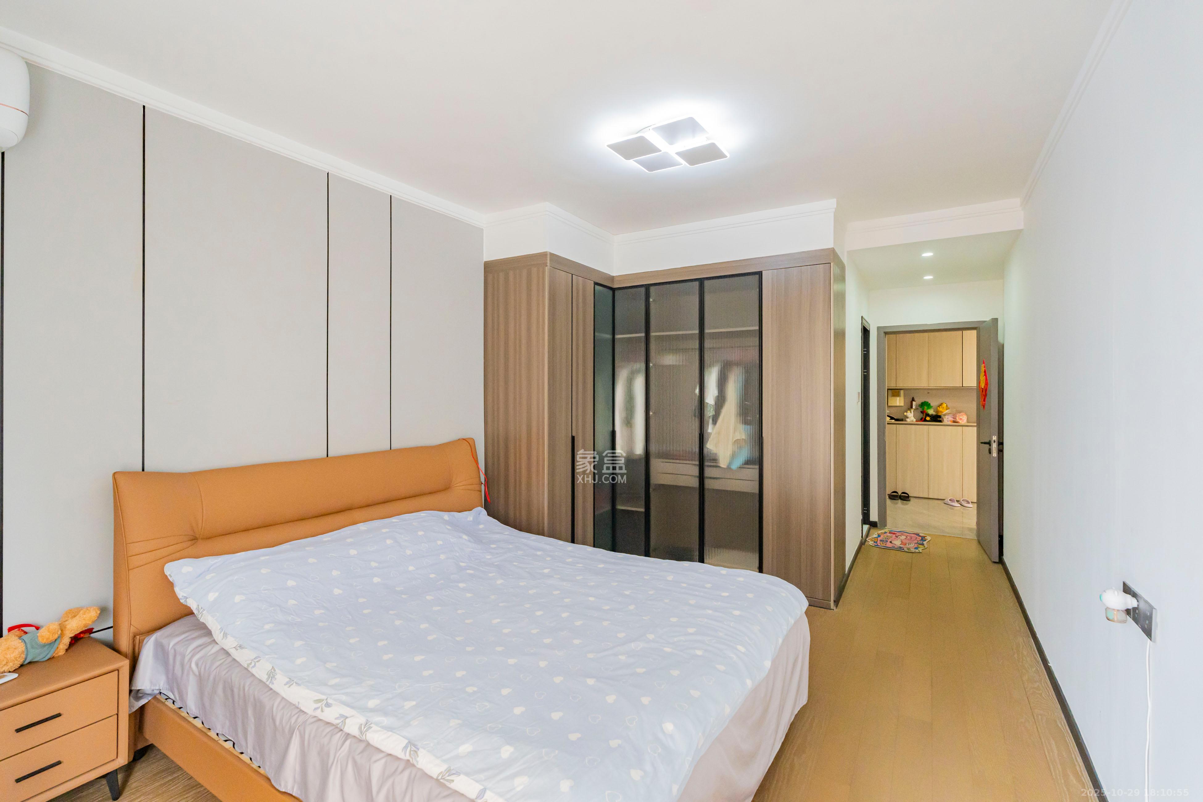 天健芙蓉盛世一期 3室2厅2卫 118.0万 天健芙蓉盛世一期 3室2厅2卫 118.0万卧室