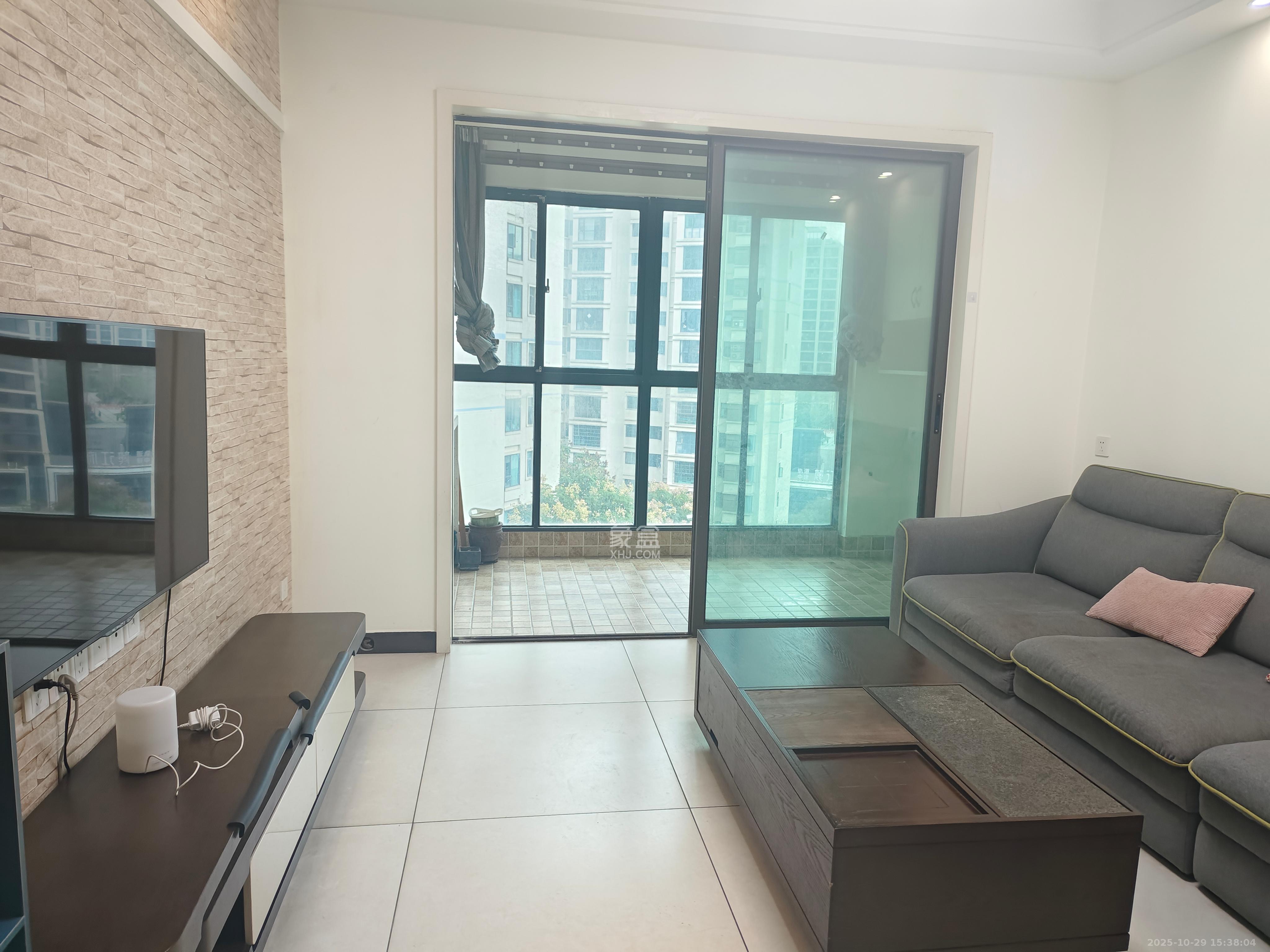 滨江一号(丰泰花园)  2室2厅1卫    2300.0元/月 滨江一号(丰泰花园)  2室2厅1卫    2300.0元/月室内图