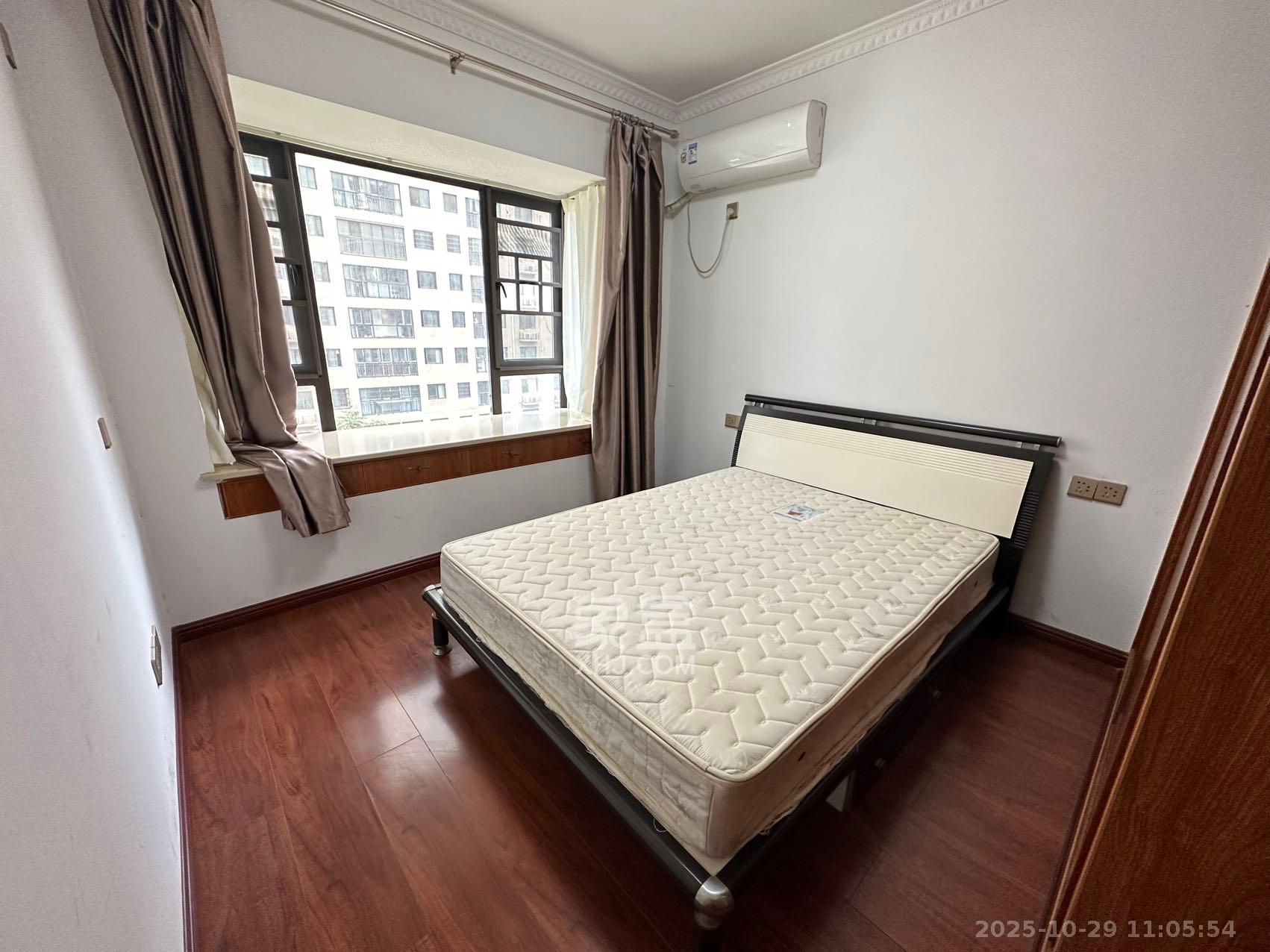 钰龙天下二期(钰龙佳园) 1室2厅1卫 2200.0元/月 钰龙天下二期(钰龙佳园) 1室2厅1卫 2200.0元/月室内图