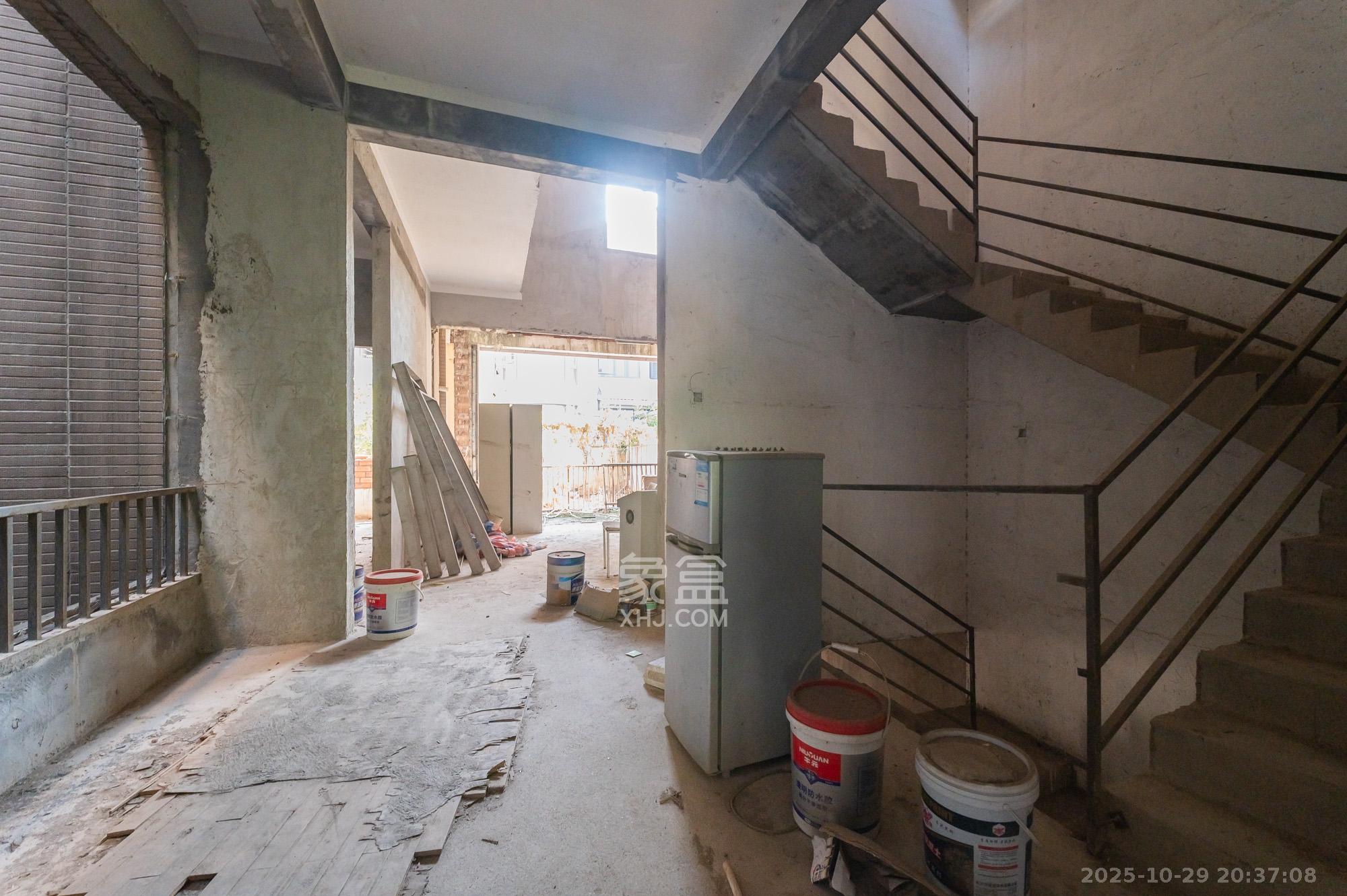 深业睿城  5室3厅4卫    520.0万 深业睿城  5室3厅4卫    520.0万其他