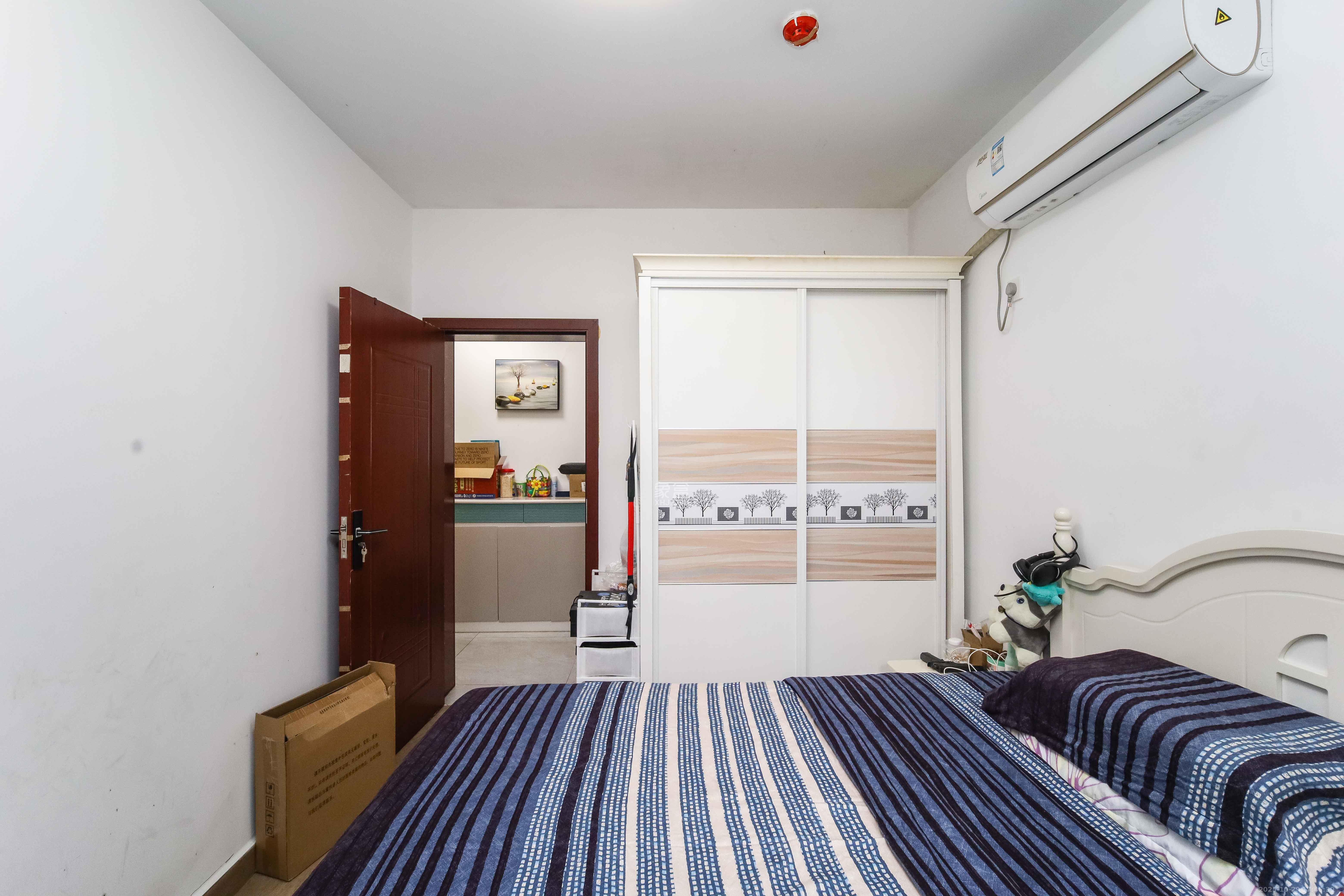 金地格林公馆  3室2厅2卫    110.0万 金地格林公馆  3室2厅2卫    110.0万卧室