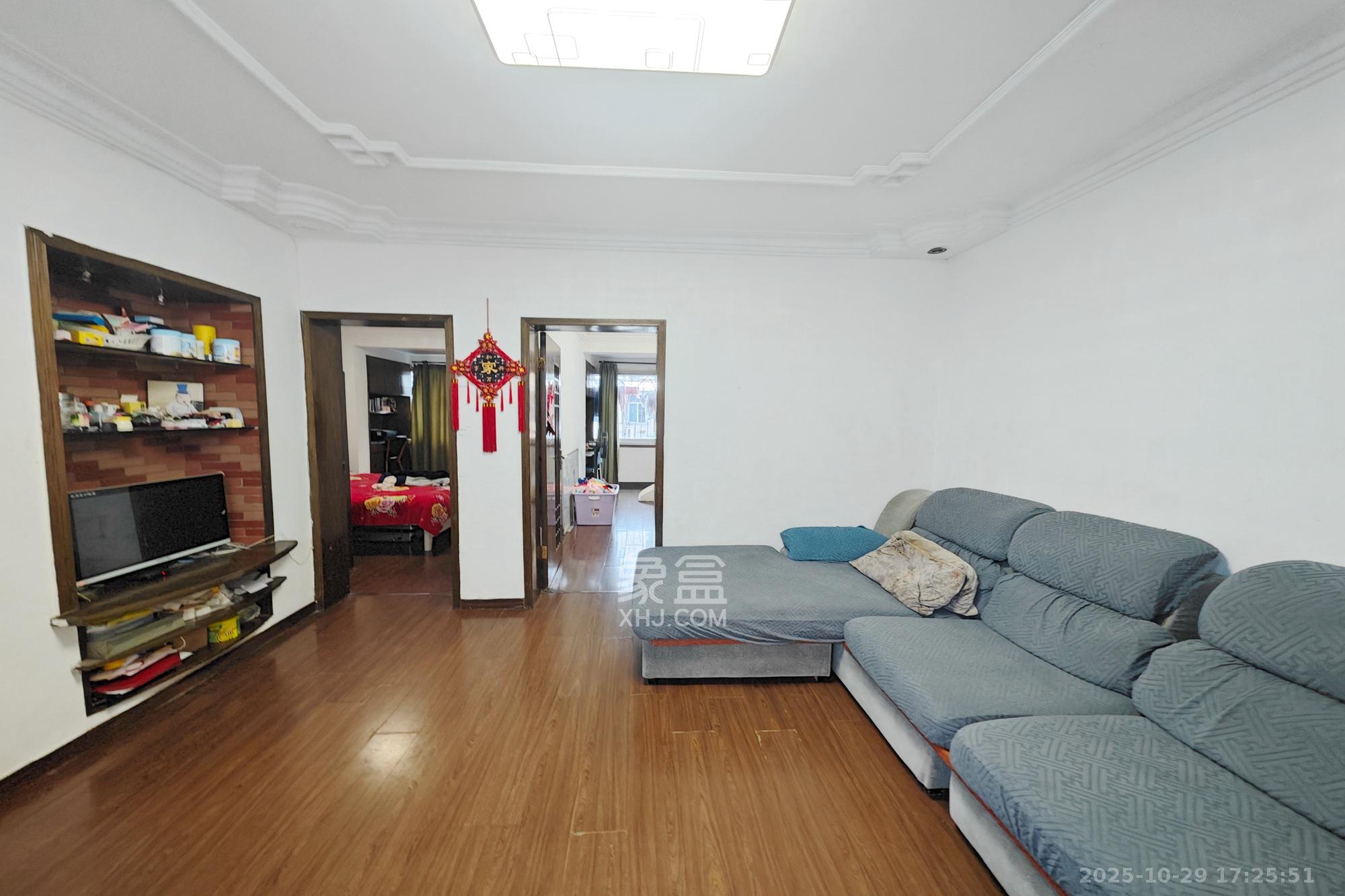 四达花苑 2室1厅1卫 41.8万 四达花苑 2室1厅1卫 41.8万客厅