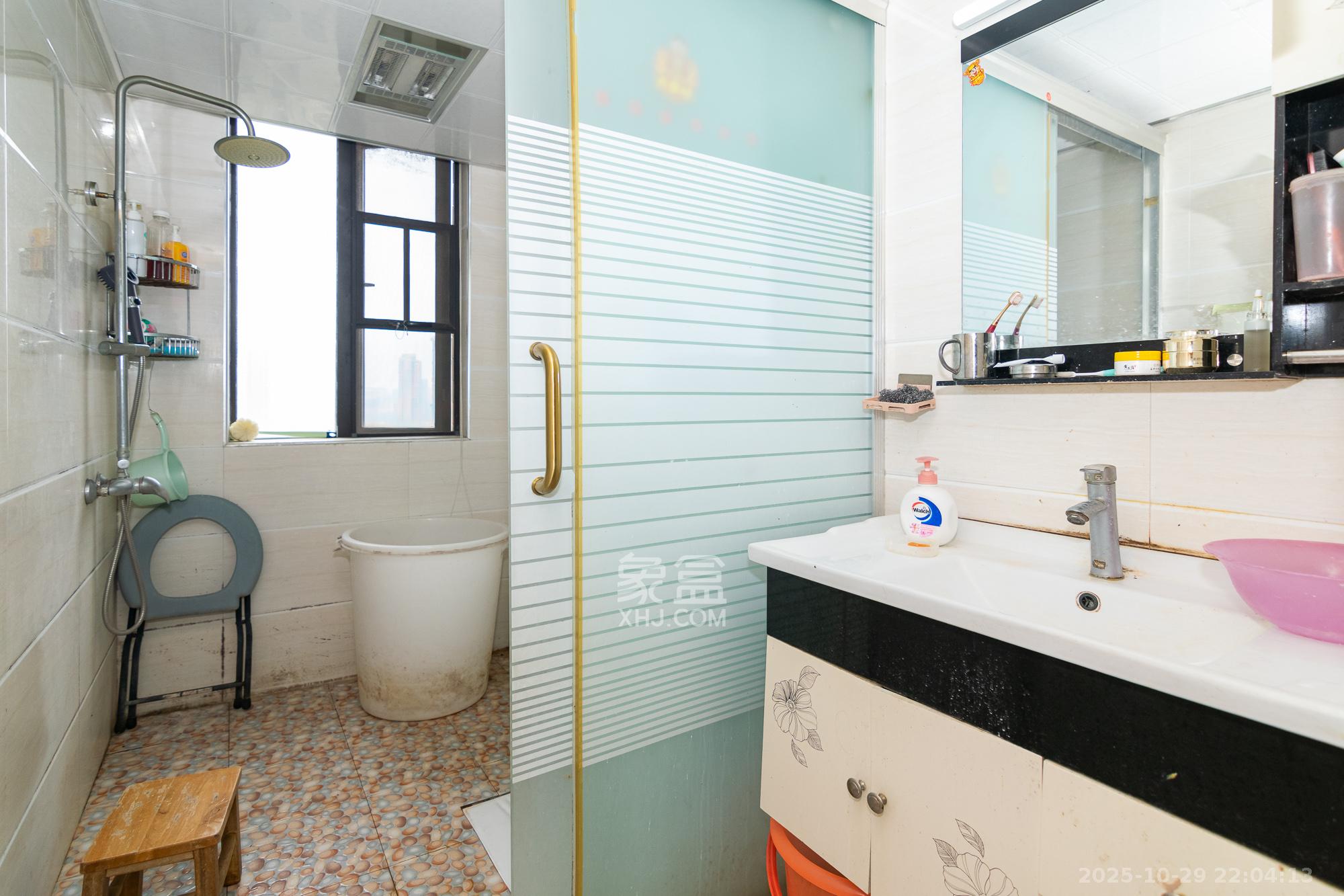 润和紫郡一期  3室2厅2卫    72.0万卫生间