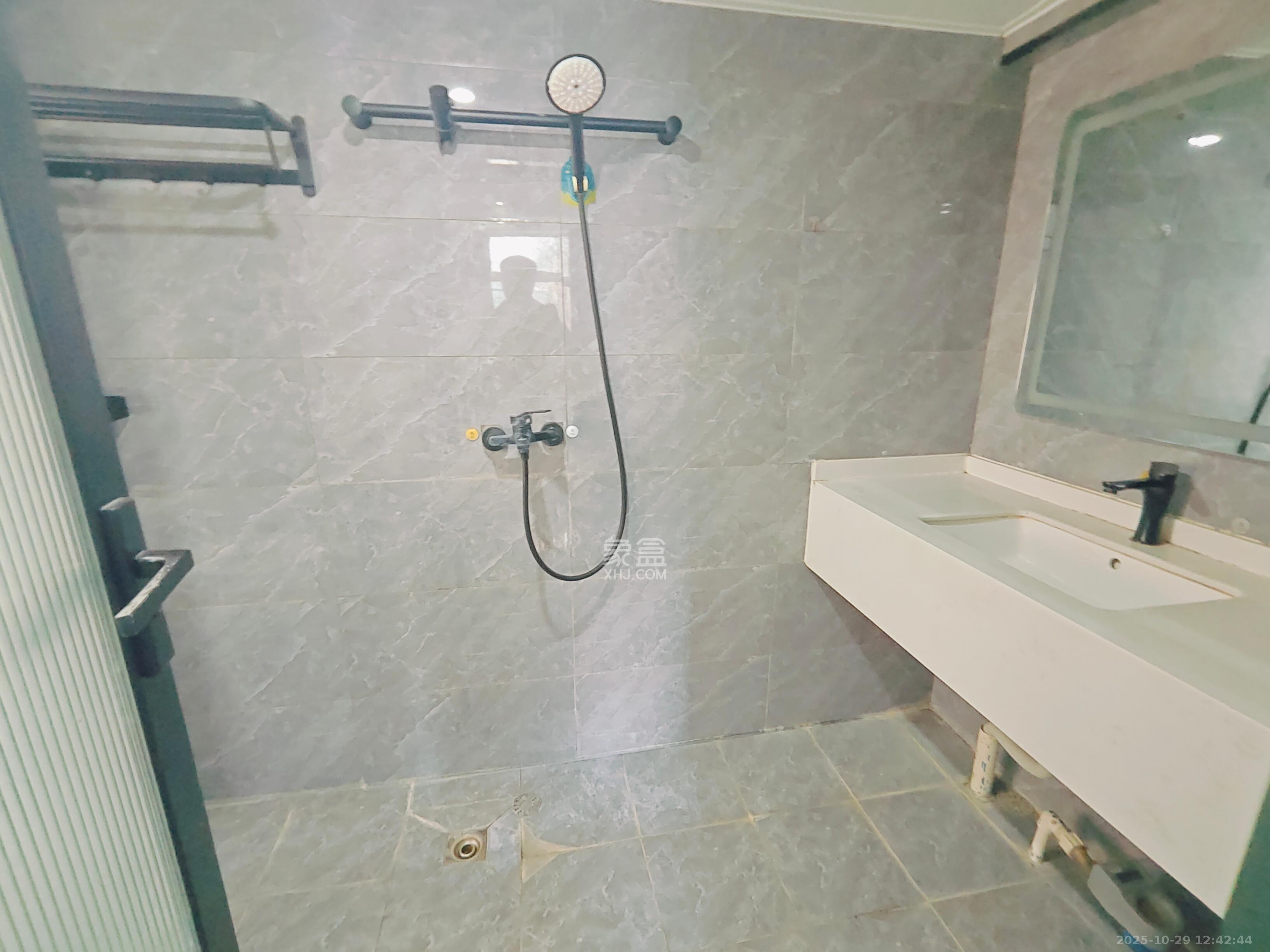 王府井公寓（福源公寓）  5室2厅1卫    4600.0元/月室内图