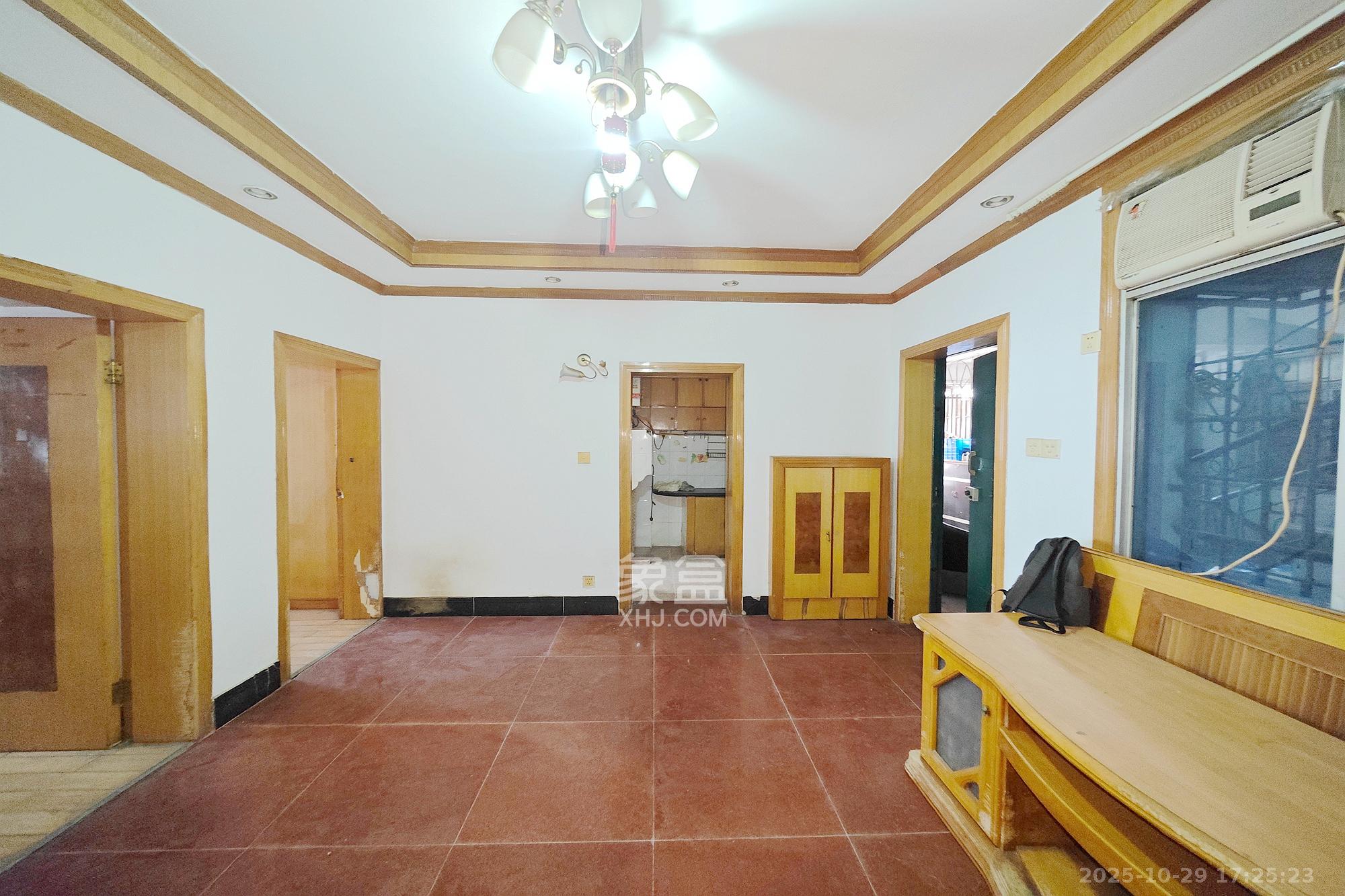 四达花苑 2室1厅1卫 39.8万 四达花苑 2室1厅1卫 39.8万客厅