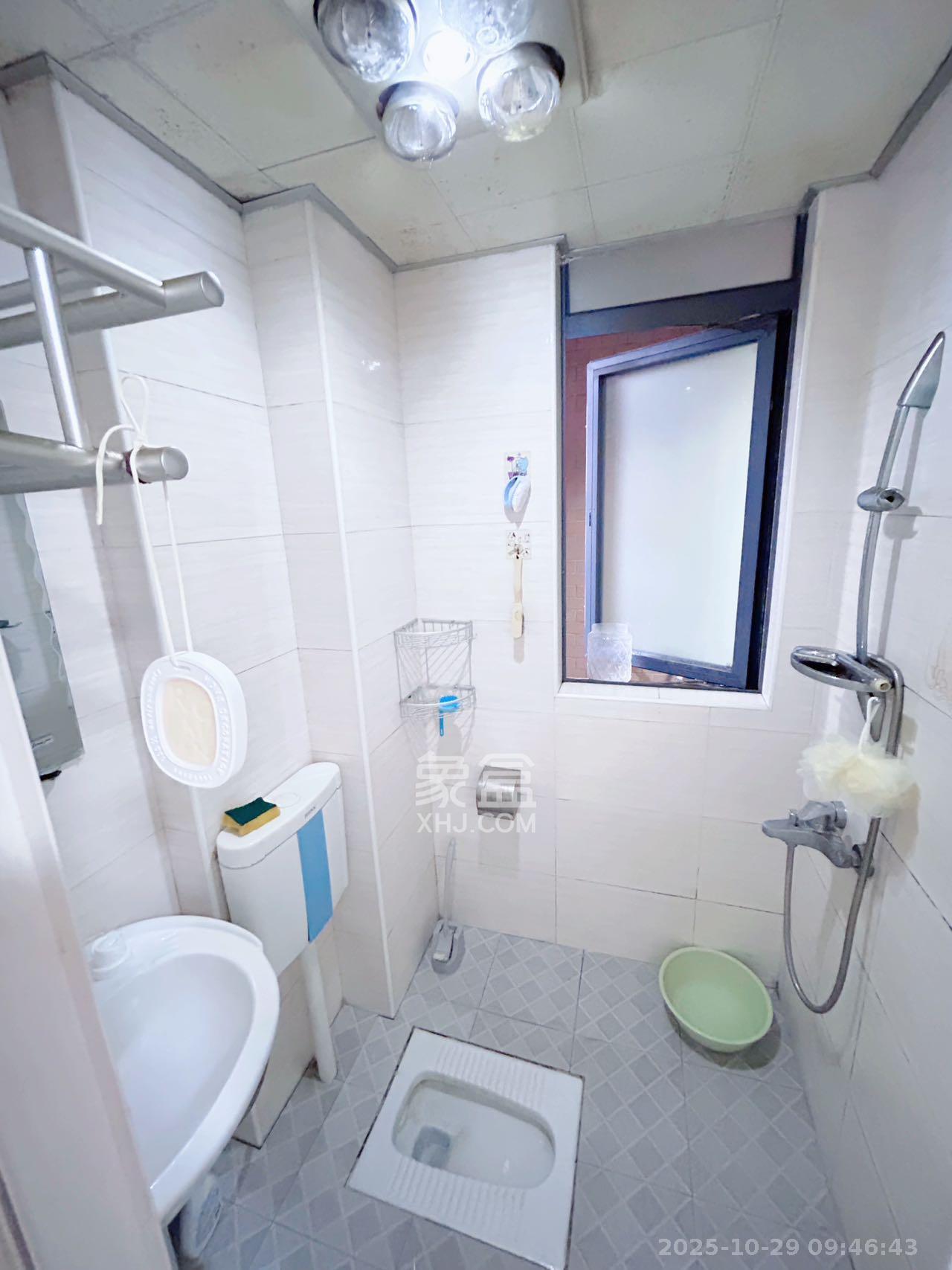 金领家族  1室1厅1卫    1600.0元/月室内图