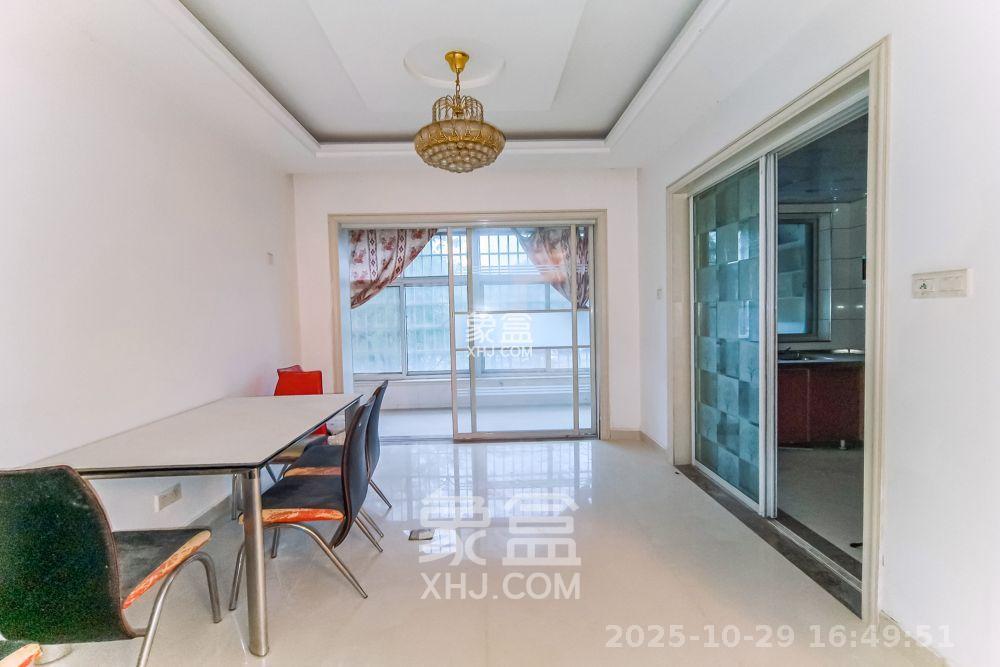 四季星城  3室2厅2卫    1700.0元/月室内图