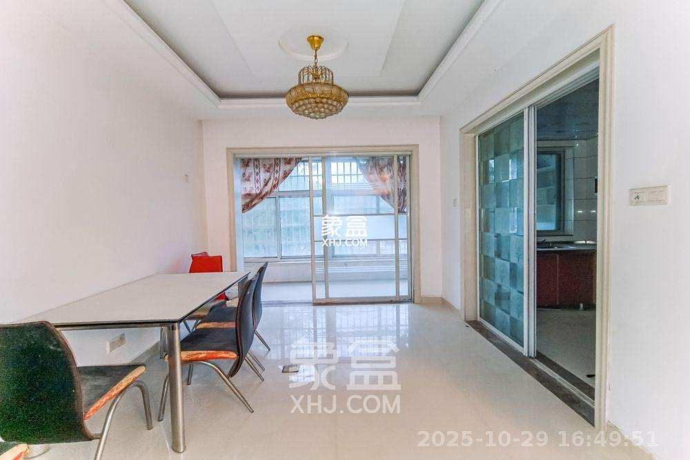 四季星城  3室2厅2卫    1700.0元/月 四季星城  3室2厅2卫    1700.0元/月室内图