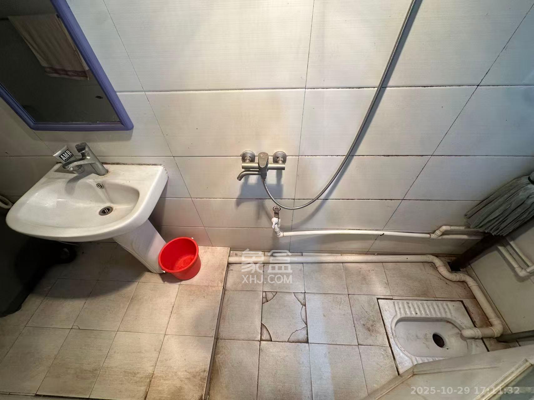 湖南石油化学工业局小区（侯家塘化工厅）  3室1厅1卫    1900.0元/月室内图